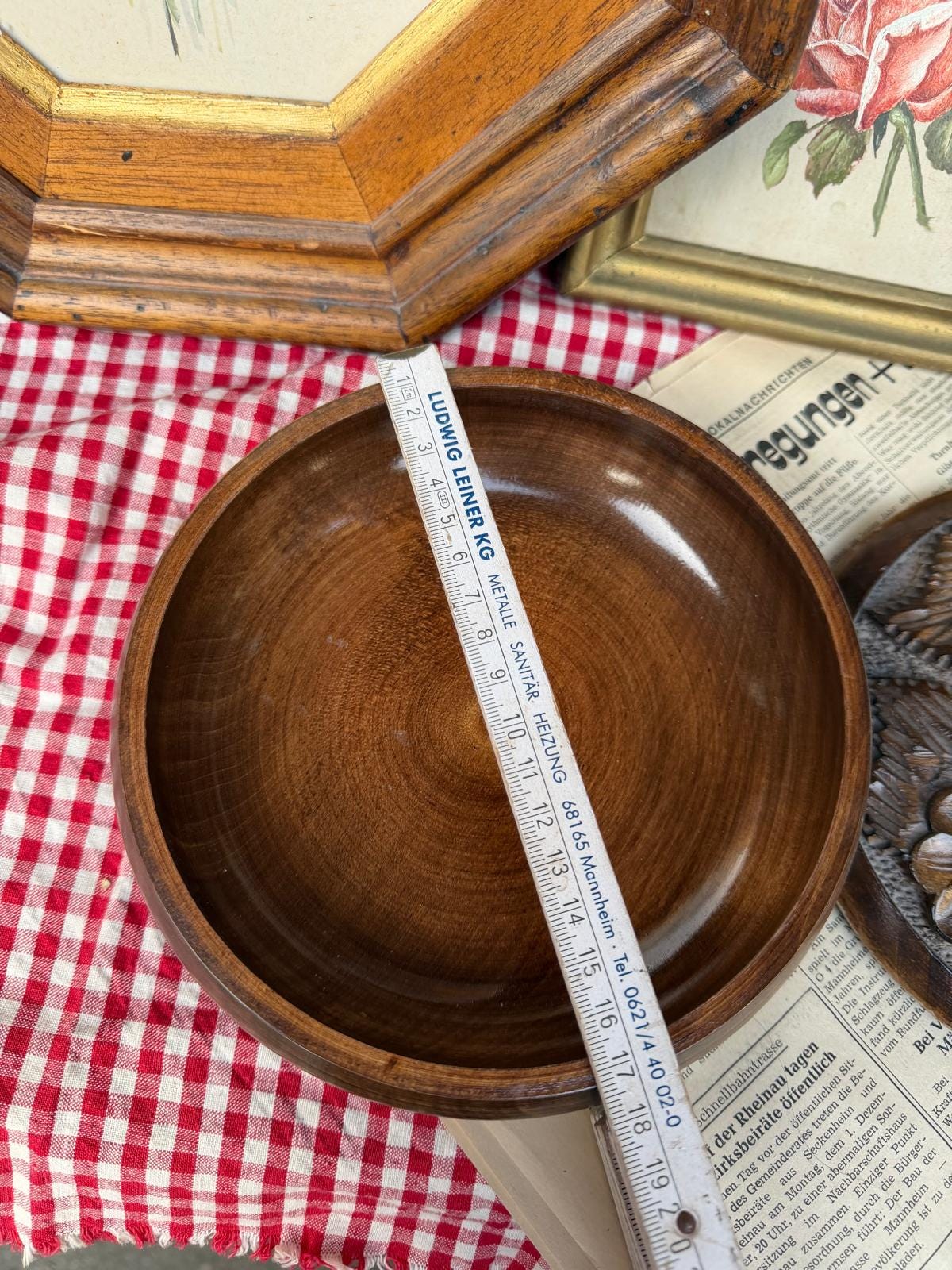 Vintage Holzdose mit Deckel 17 cm handgeschnitzt floral warme Holzfarbe Massivholz