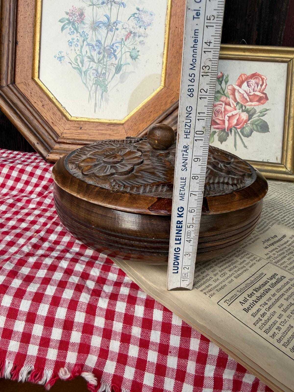 Vintage Holzdose mit Deckel 17 cm handgeschnitzt floral warme Holzfarbe Massivholz
