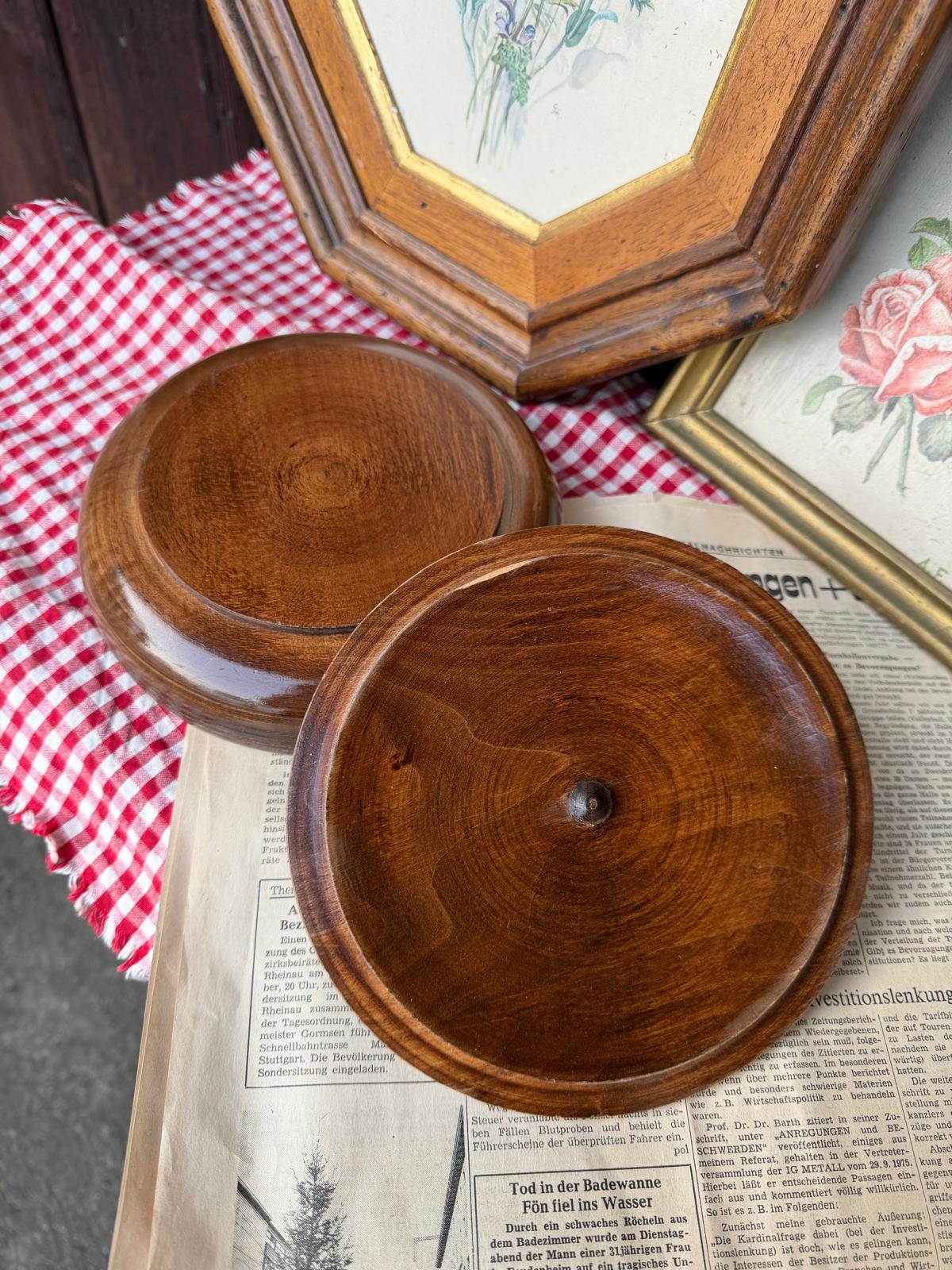Vintage Holzdose mit Deckel 17 cm handgeschnitzt floral warme Holzfarbe Massivholz