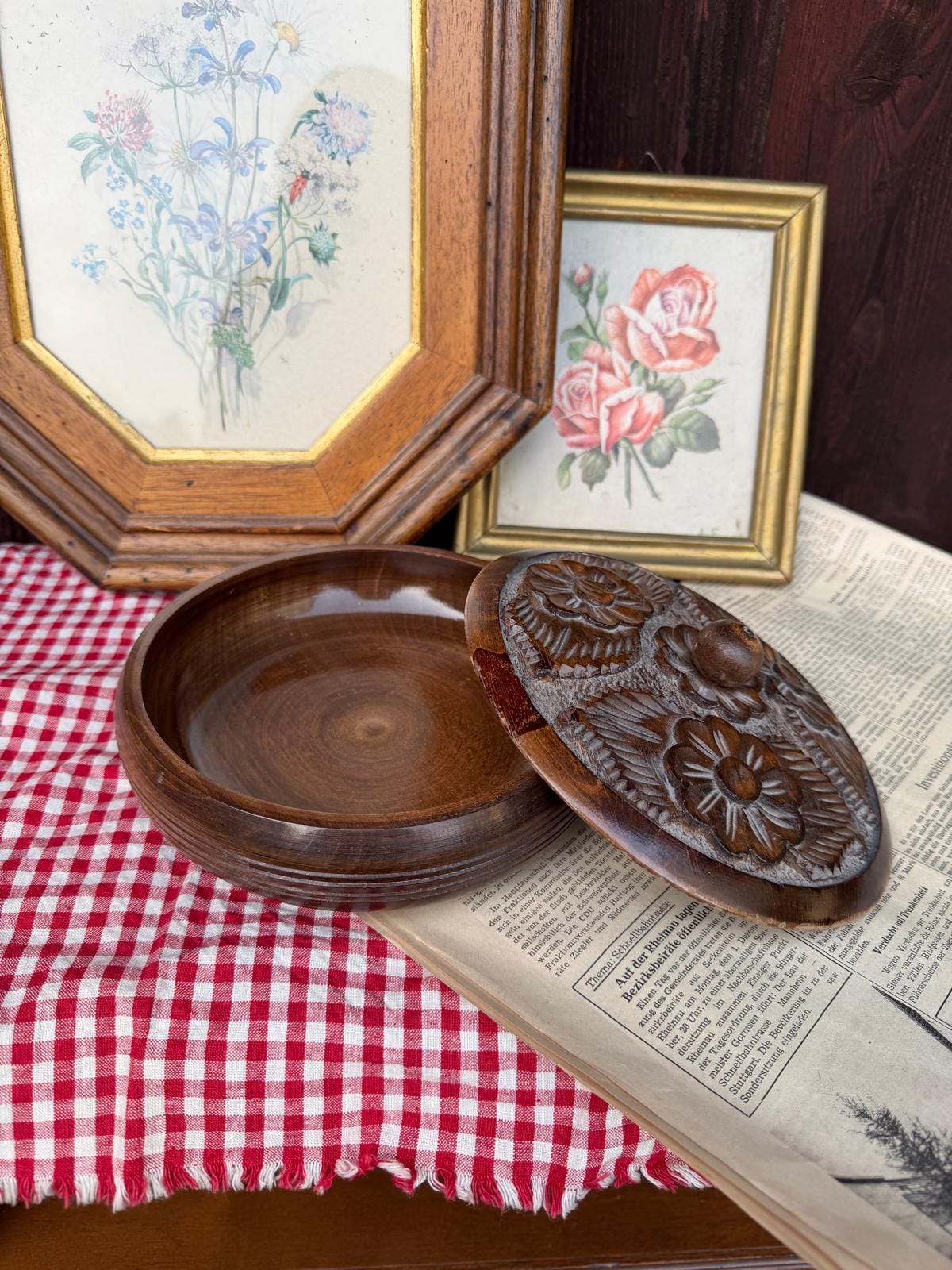 Vintage Holzdose mit Deckel 17 cm handgeschnitzt floral warme Holzfarbe Massivholz