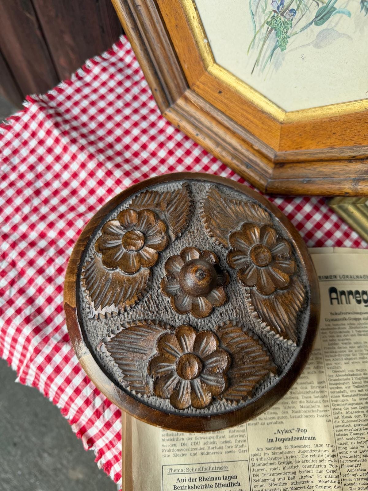 Vintage Holzdose mit Deckel 17 cm handgeschnitzt floral warme Holzfarbe Massivholz