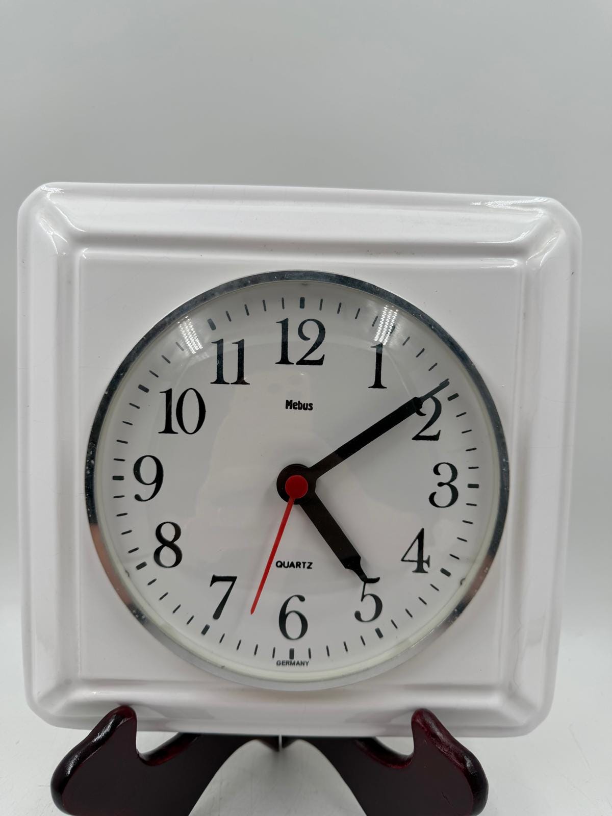 Vintage Wanduhr von Mebus für Mebus weiß schwarz rot Keramik Glas