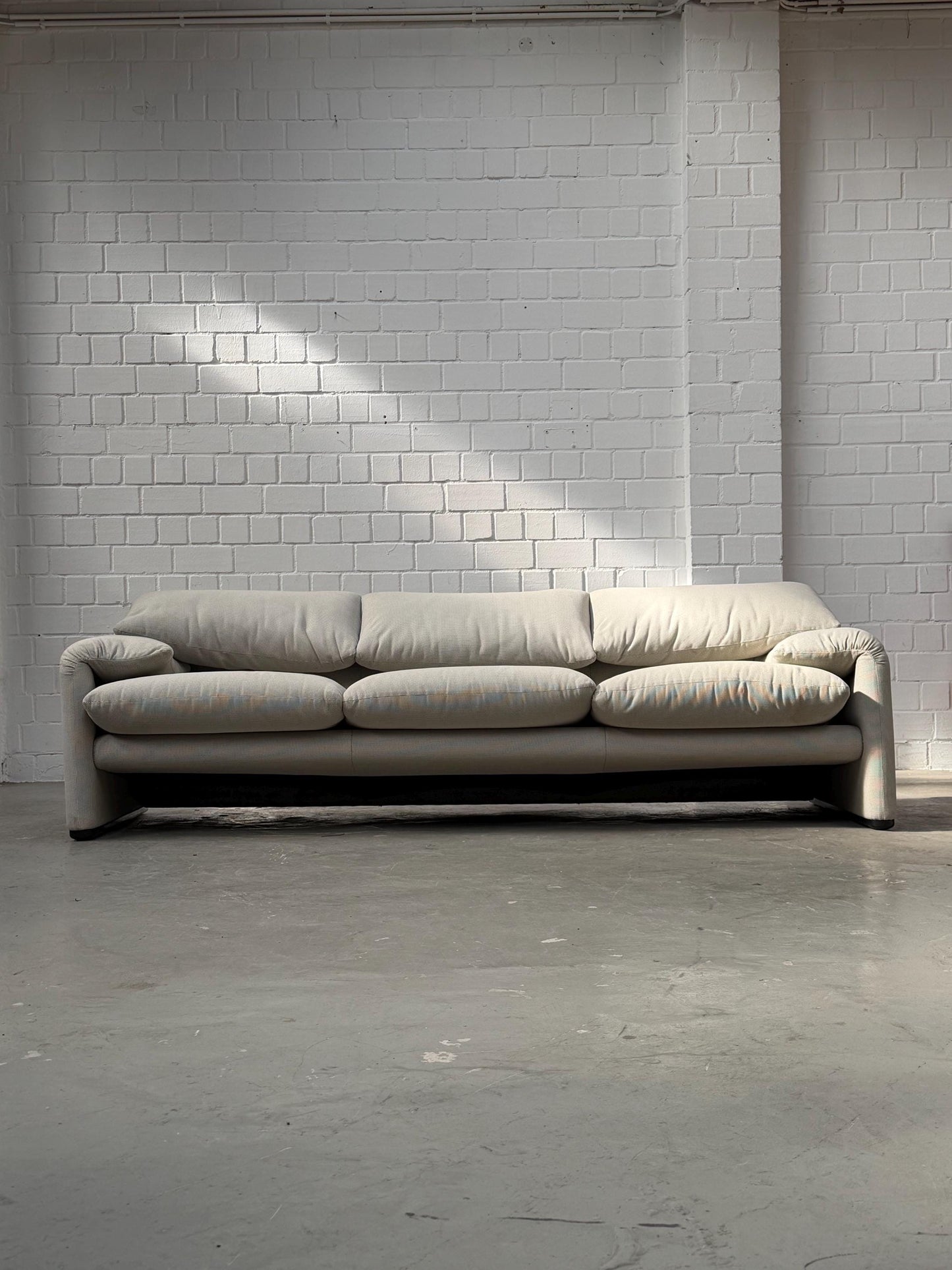 Vintage Sofa Maralunga 675 von Vico Magistretti für Cassina 3-Sitzer