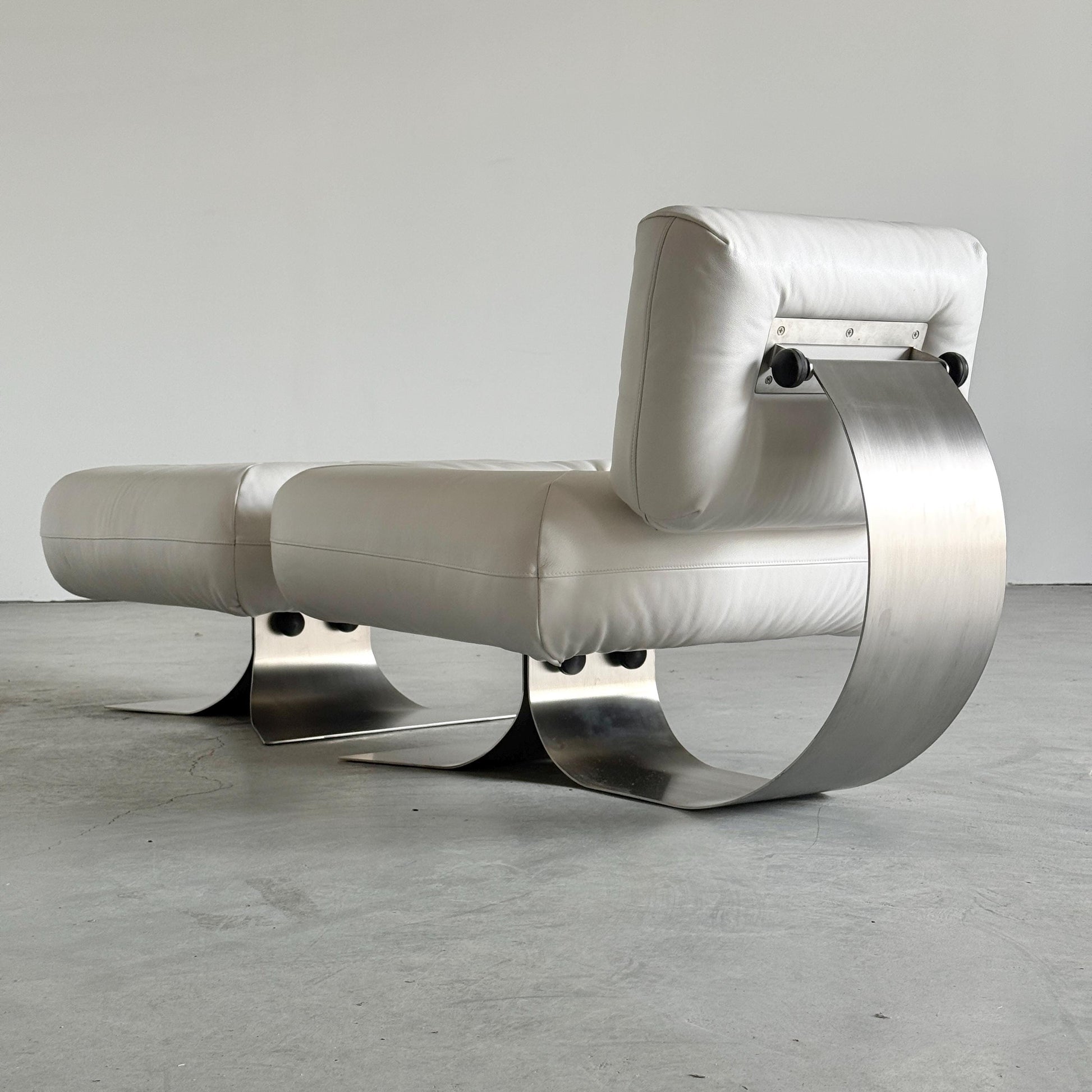 Vintage Lounge Chair Alta von Oscar Niemeyer für Mobilier International, Weißes Leder