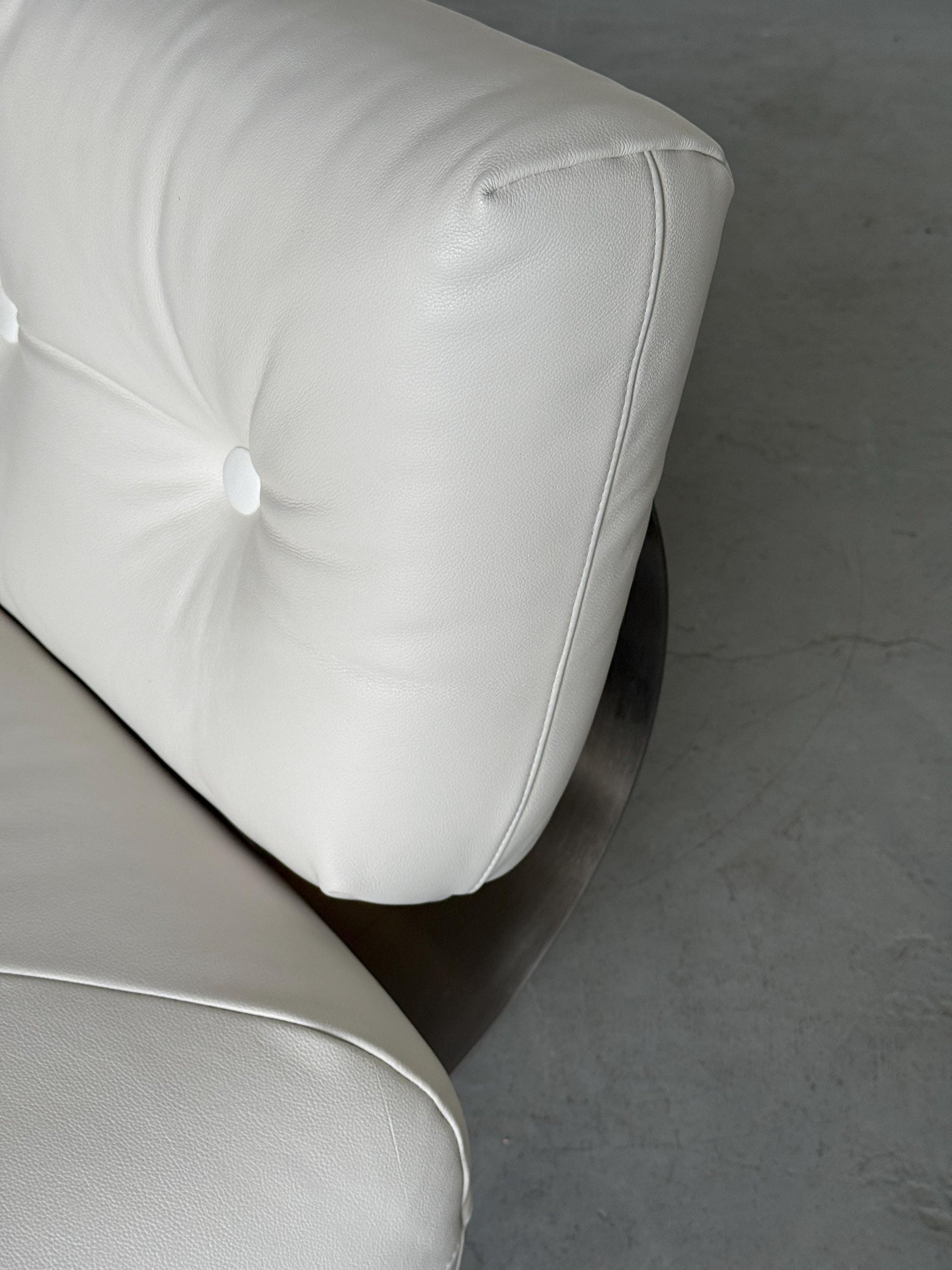 Vintage Lounge Chair Alta von Oscar Niemeyer für Mobilier International, Weißes Leder