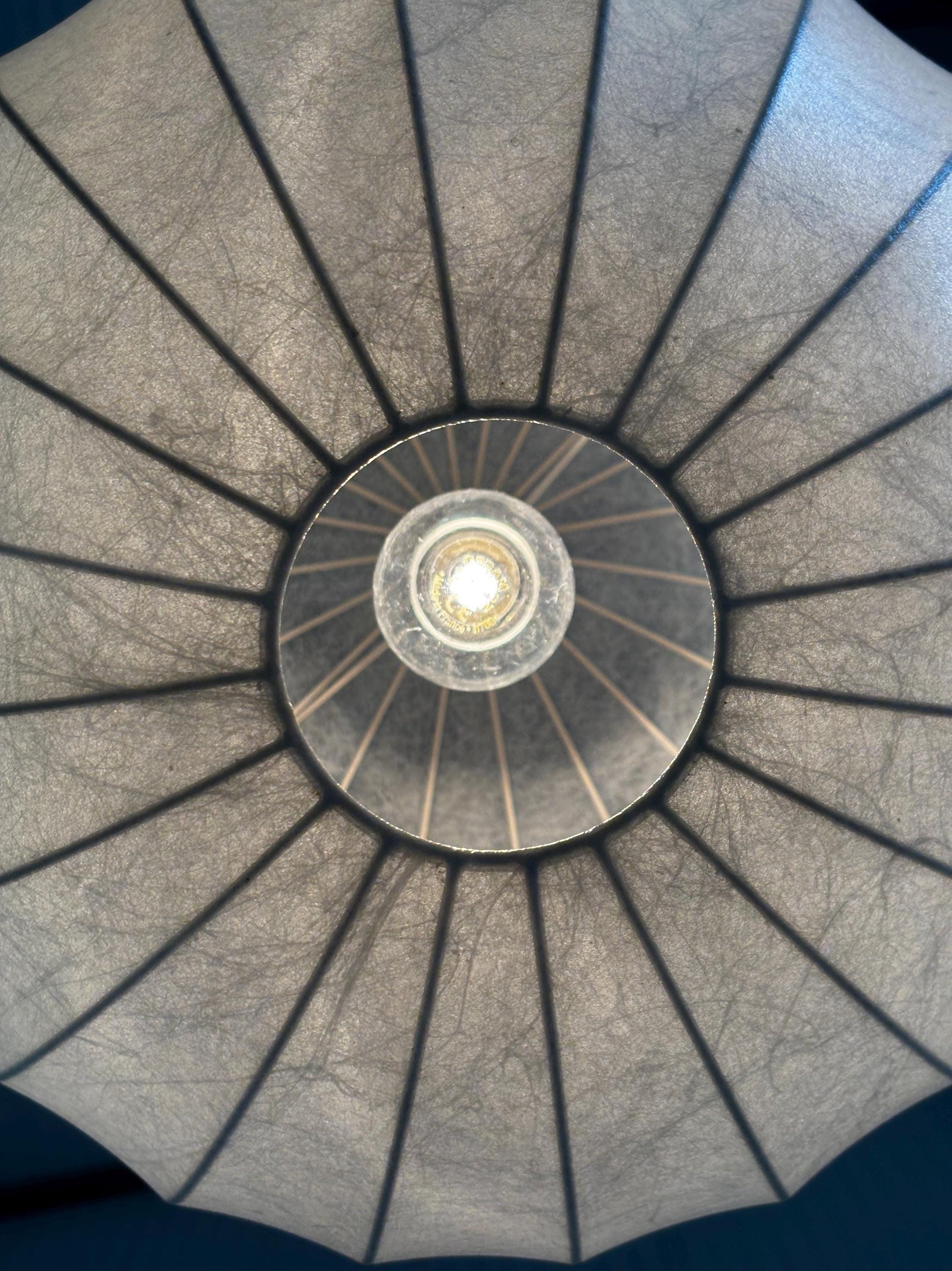 Vintage Pendelleuchte im Stil von Achille Castiglioni cremeweiß warmweiß Harz