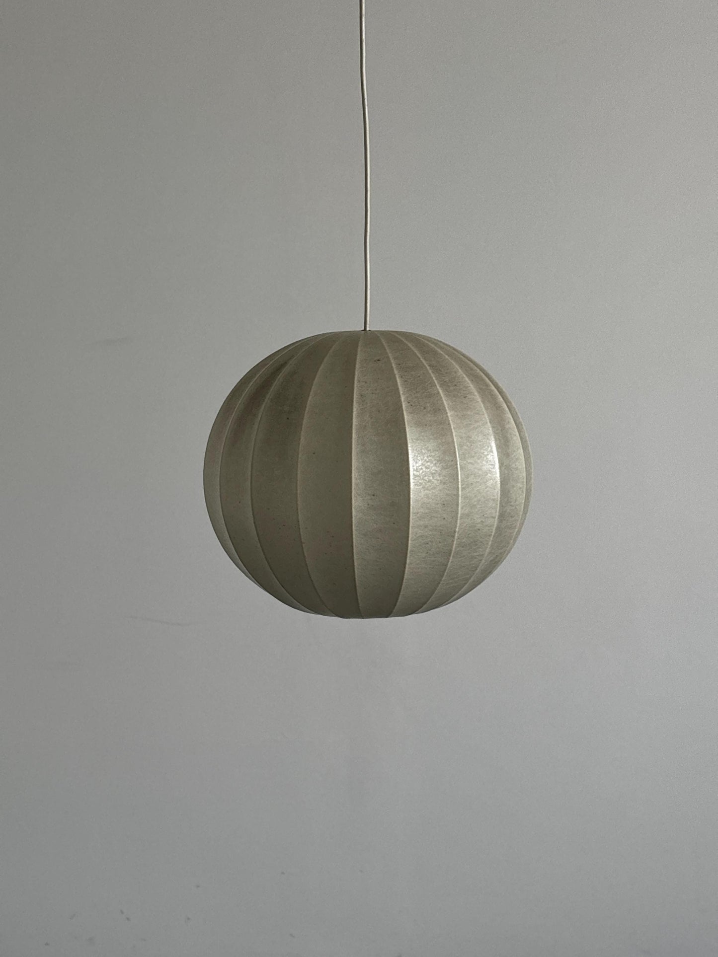 Vintage Pendelleuchte im Stil von Achille Castiglioni cremeweiß warmweiß Harz