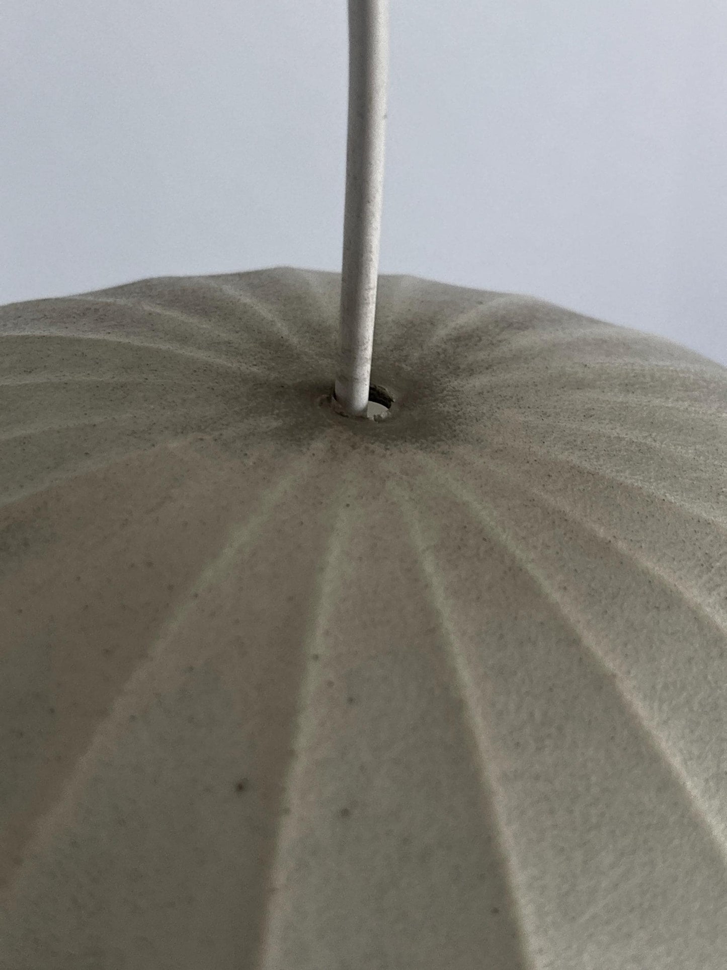 Vintage Pendelleuchte im Stil von Achille Castiglioni cremeweiß warmweiß Harz