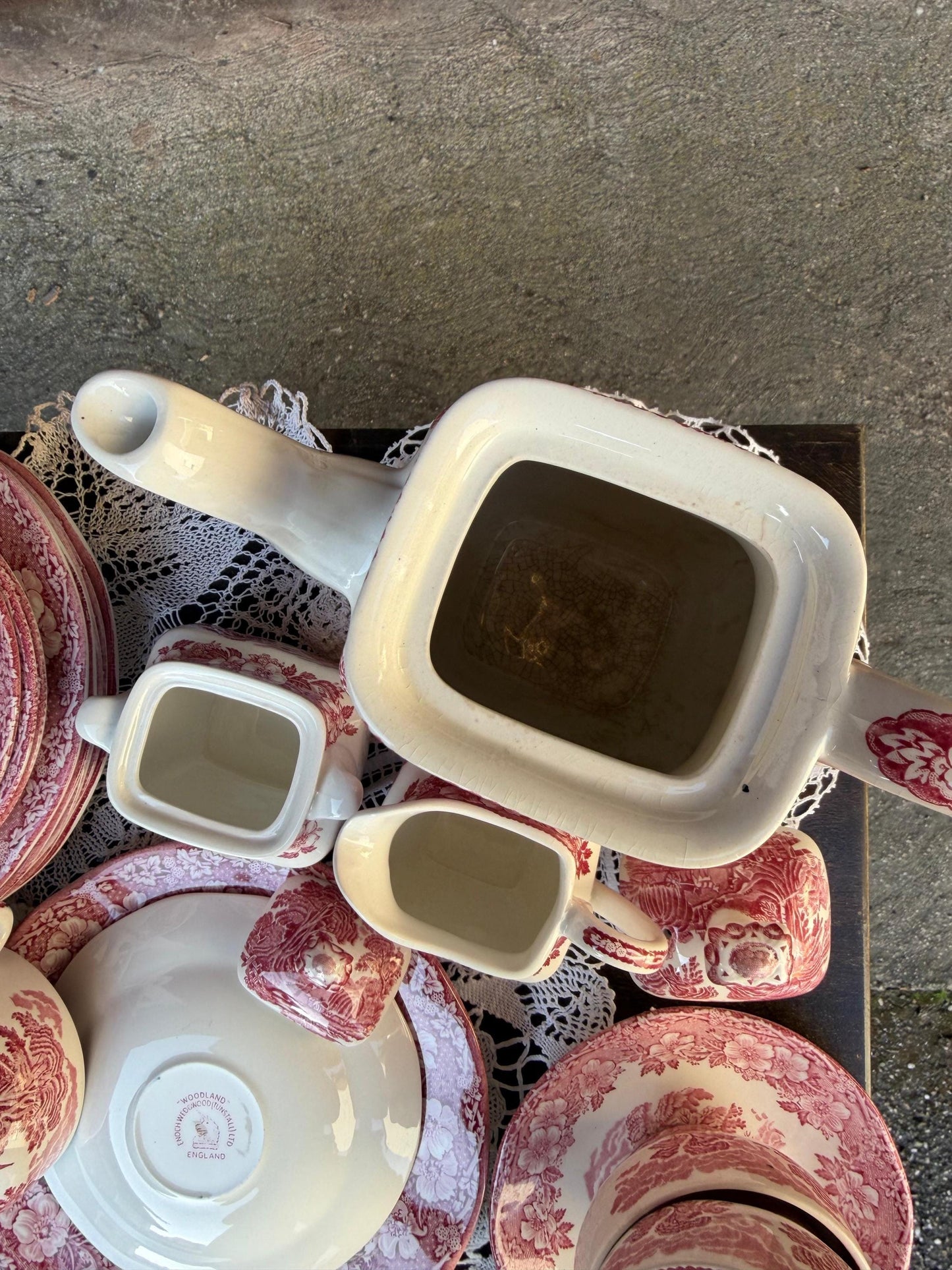 Vintage Kaffeeservice Old Castle von Enoch Wedgwood für Enoch Wedgwood Rot Weiß 21-teilig