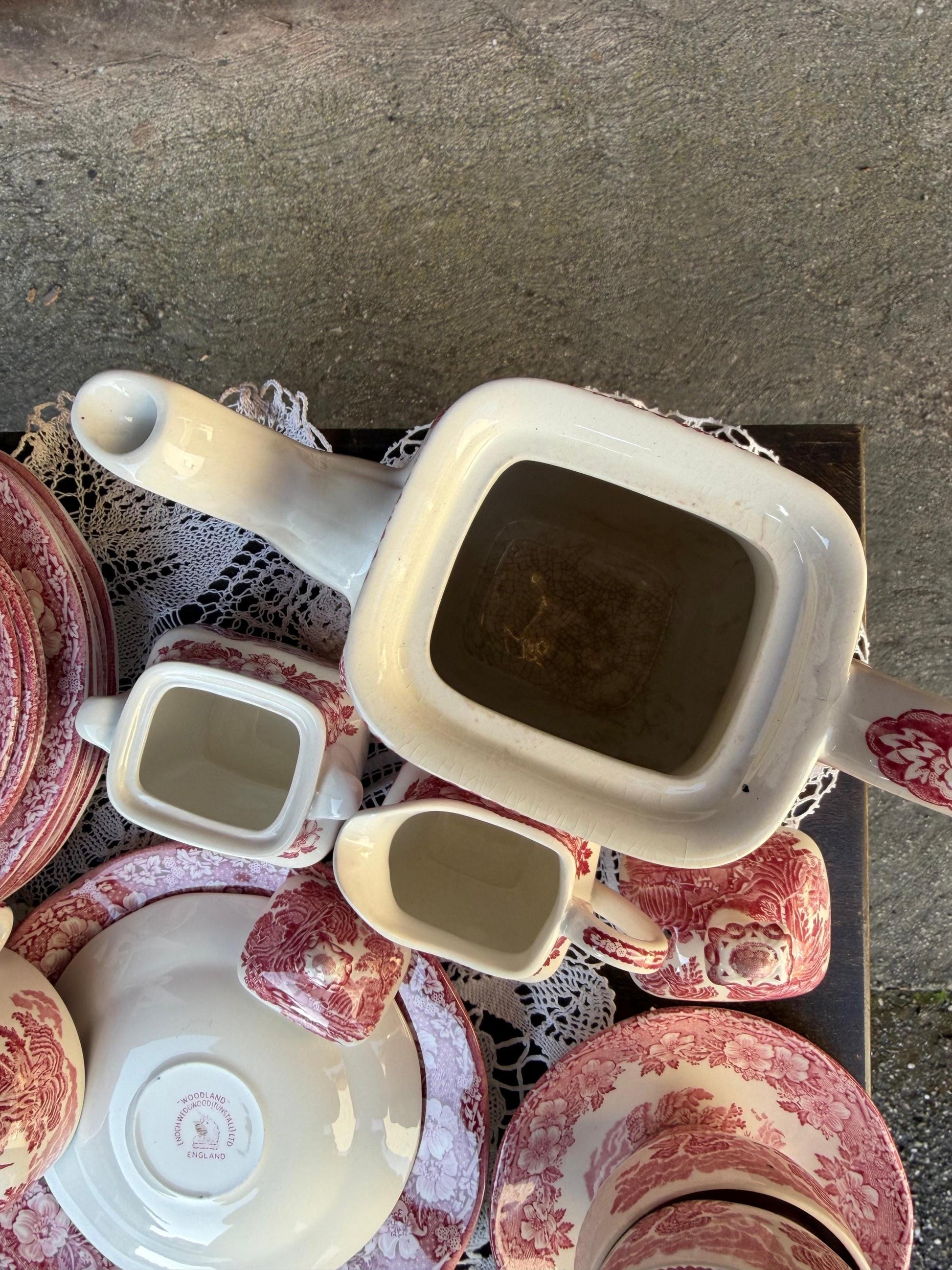 Vintage Kaffeeservice Old Castle von Enoch Wedgwood für Enoch Wedgwood Rot Weiß 21-teilig