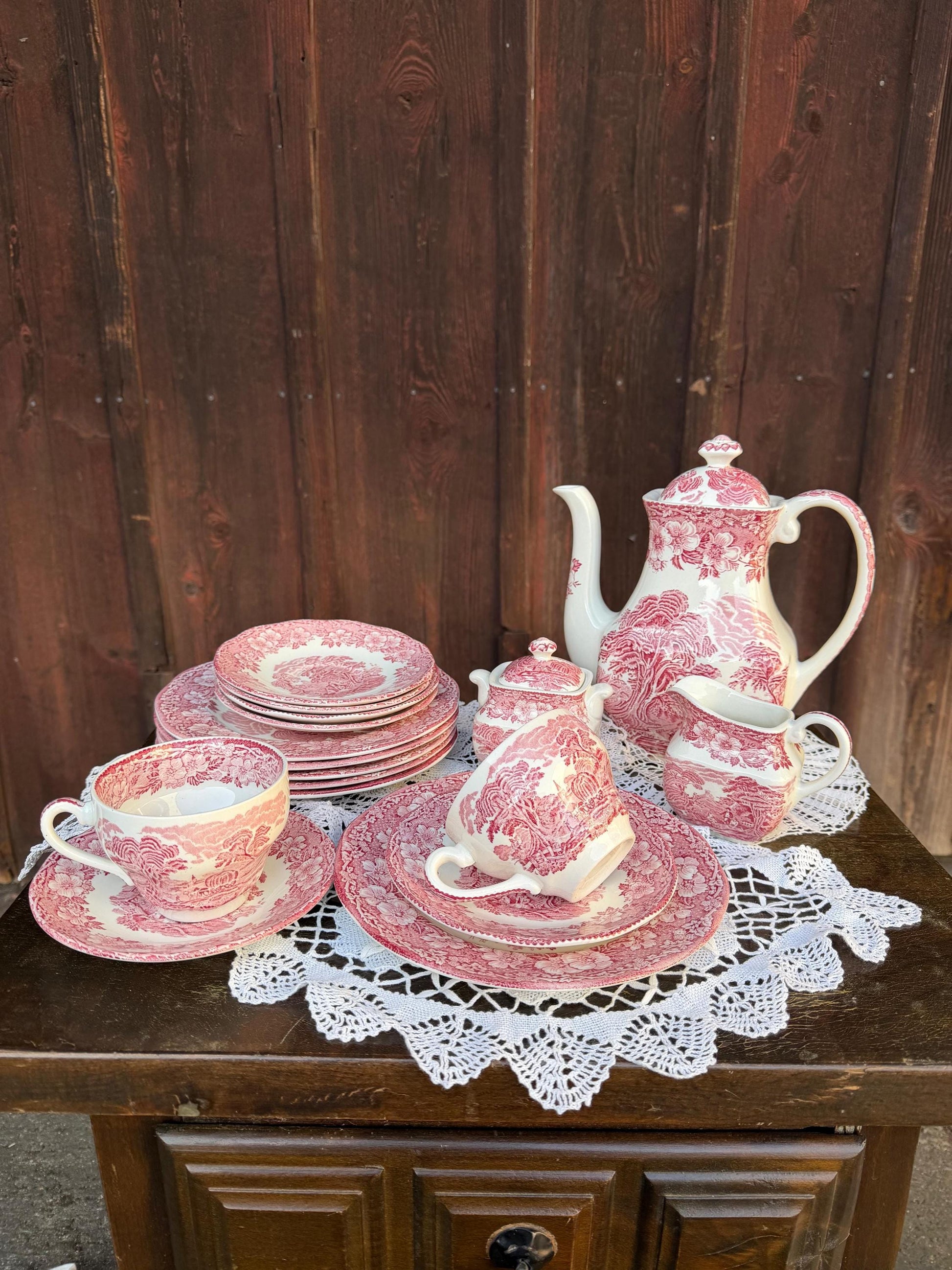 Vintage Kaffeeservice Old Castle von Enoch Wedgwood für Enoch Wedgwood Rot Weiß 21-teilig