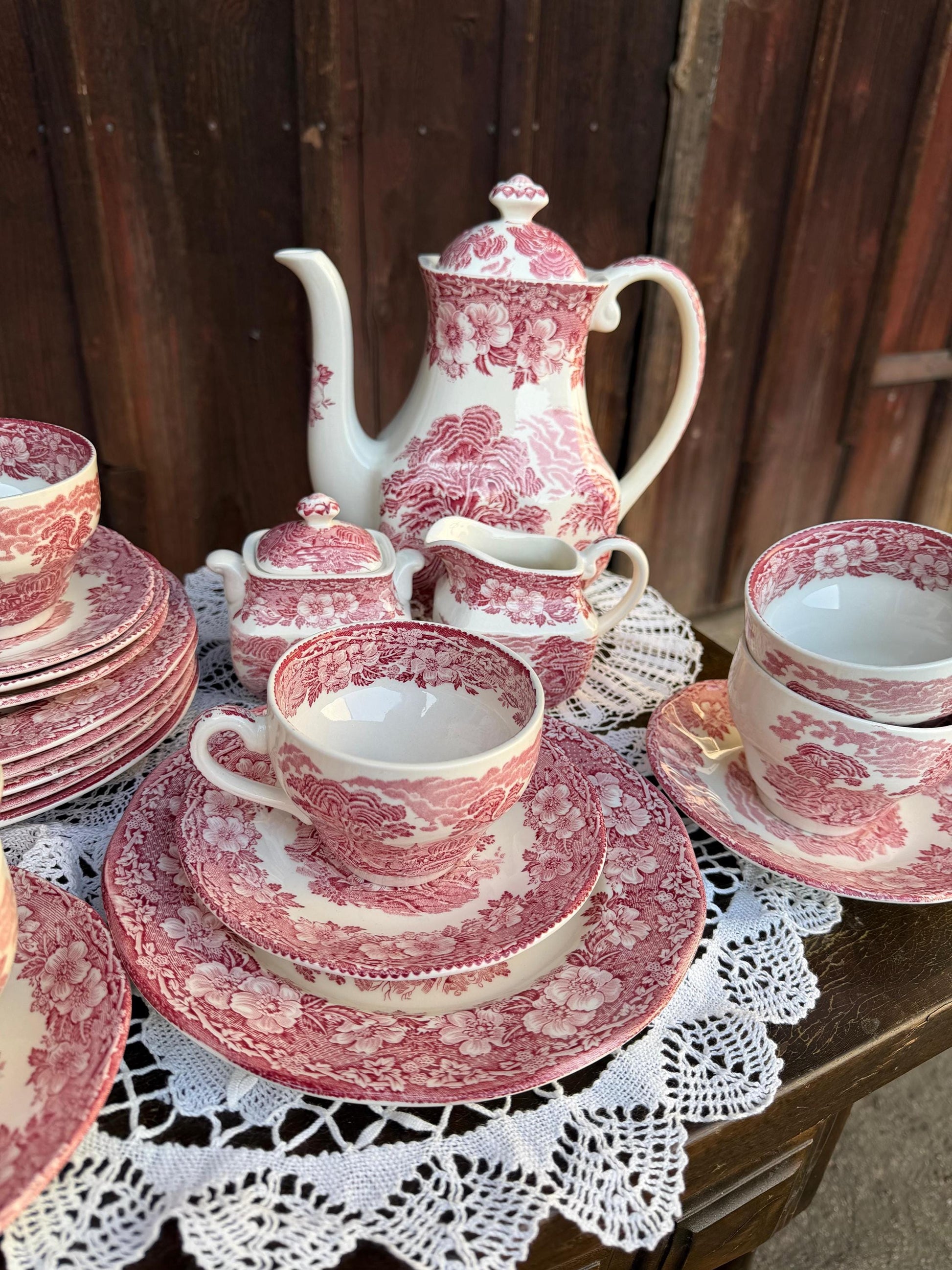 Vintage Kaffeeservice Old Castle von Enoch Wedgwood für Enoch Wedgwood Rot Weiß 21-teilig