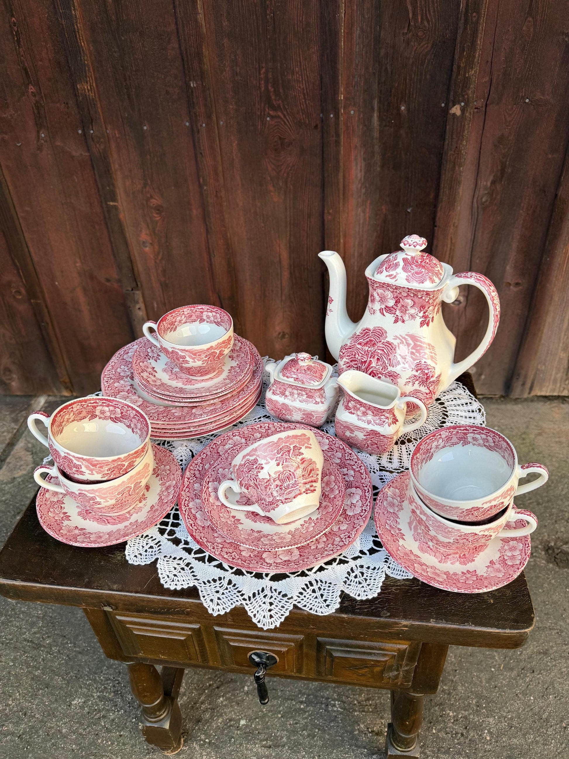 Vintage Kaffeeservice Old Castle von Enoch Wedgwood für Enoch Wedgwood Rot Weiß 21-teilig