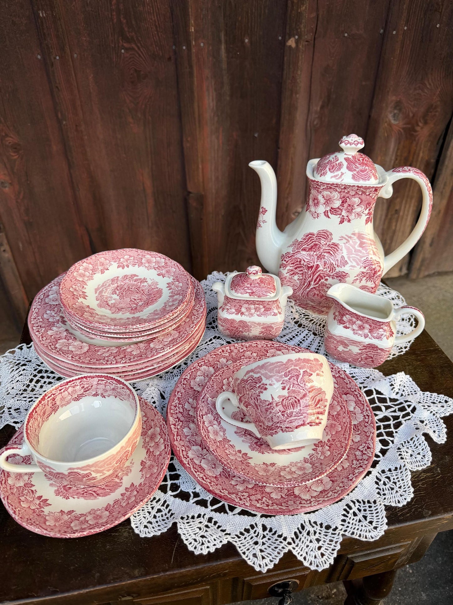 Vintage Kaffeeservice Old Castle von Enoch Wedgwood für Enoch Wedgwood Rot Weiß 21-teilig
