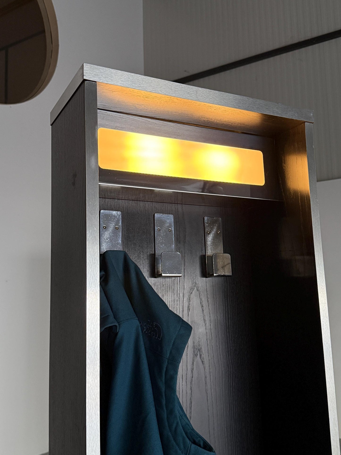 Vintage Garderobe mit Beleuchtung für Italien Vintage 1970er, freistehend