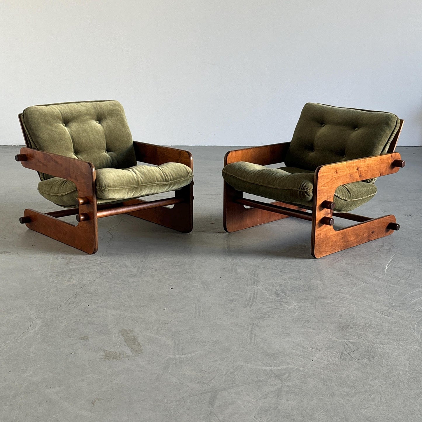 Vintage Set von 2 Freischwinger Lounge Sessel Olivgrün Sperrholz Vintage Zustand