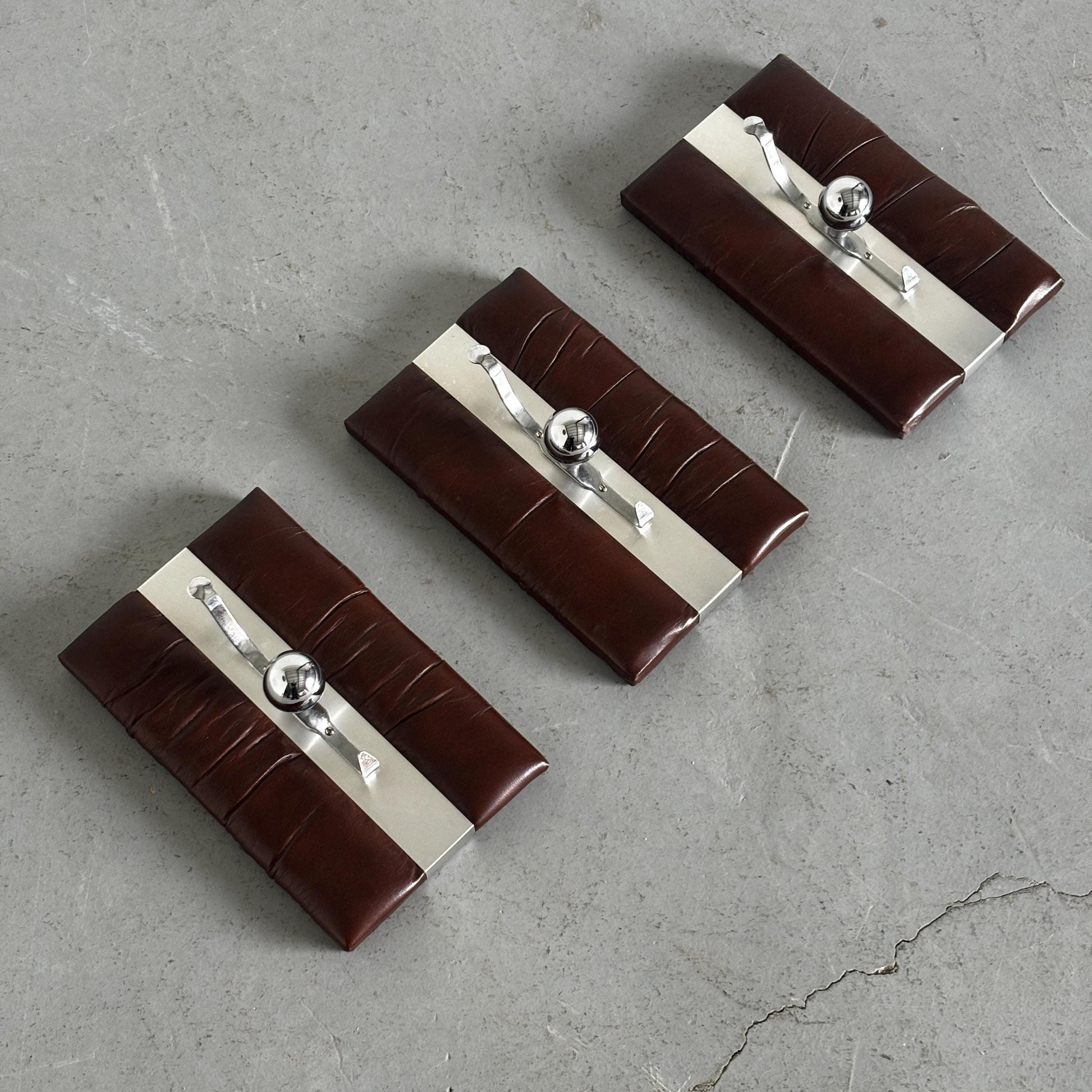 Vintage Set von 3 Garderobenleiste Wandmontage Chrom und Leder braun Italien 1970er