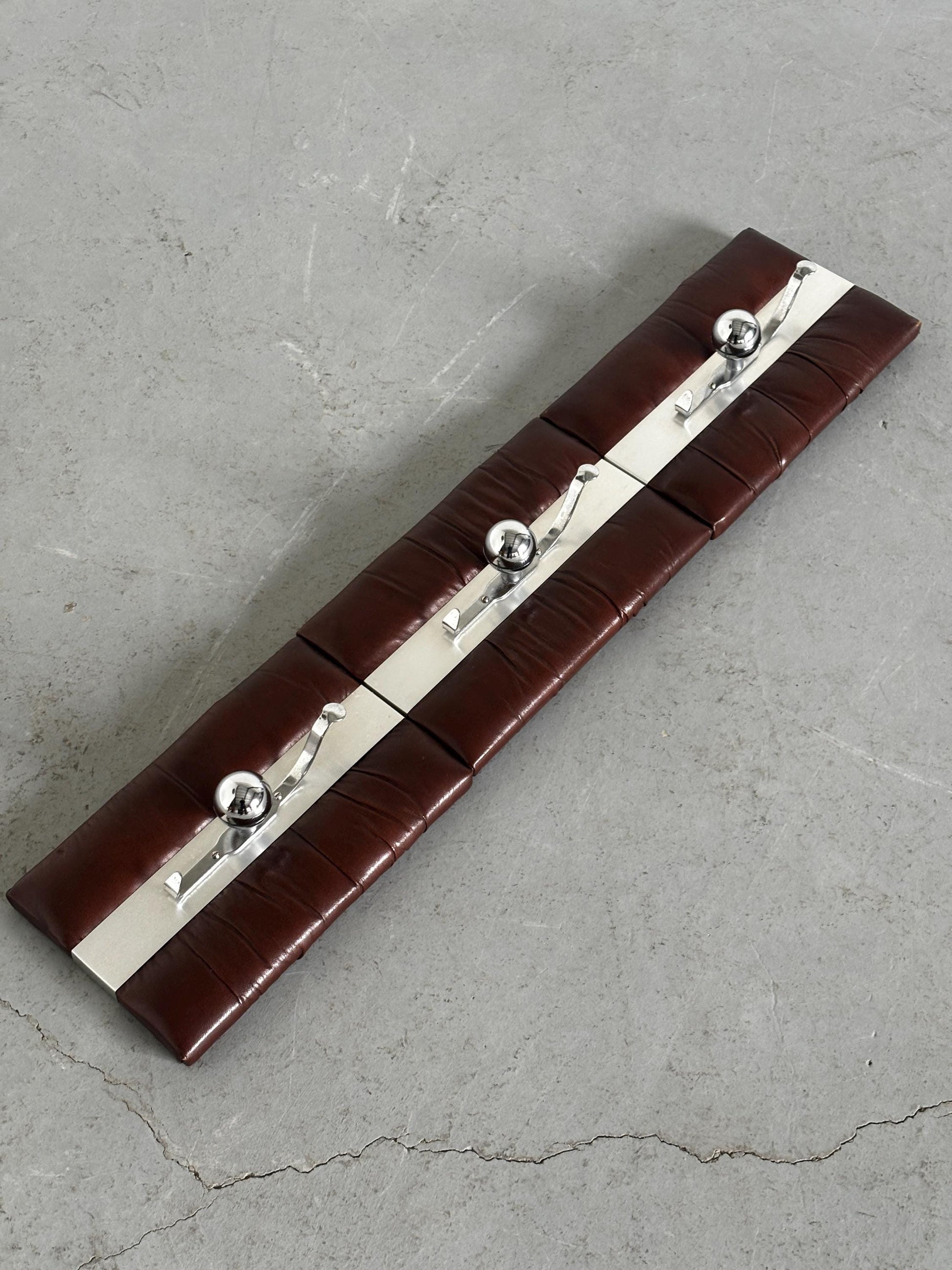 Vintage Set von 3 Garderobenleiste Wandmontage Chrom und Leder braun Italien 1970er