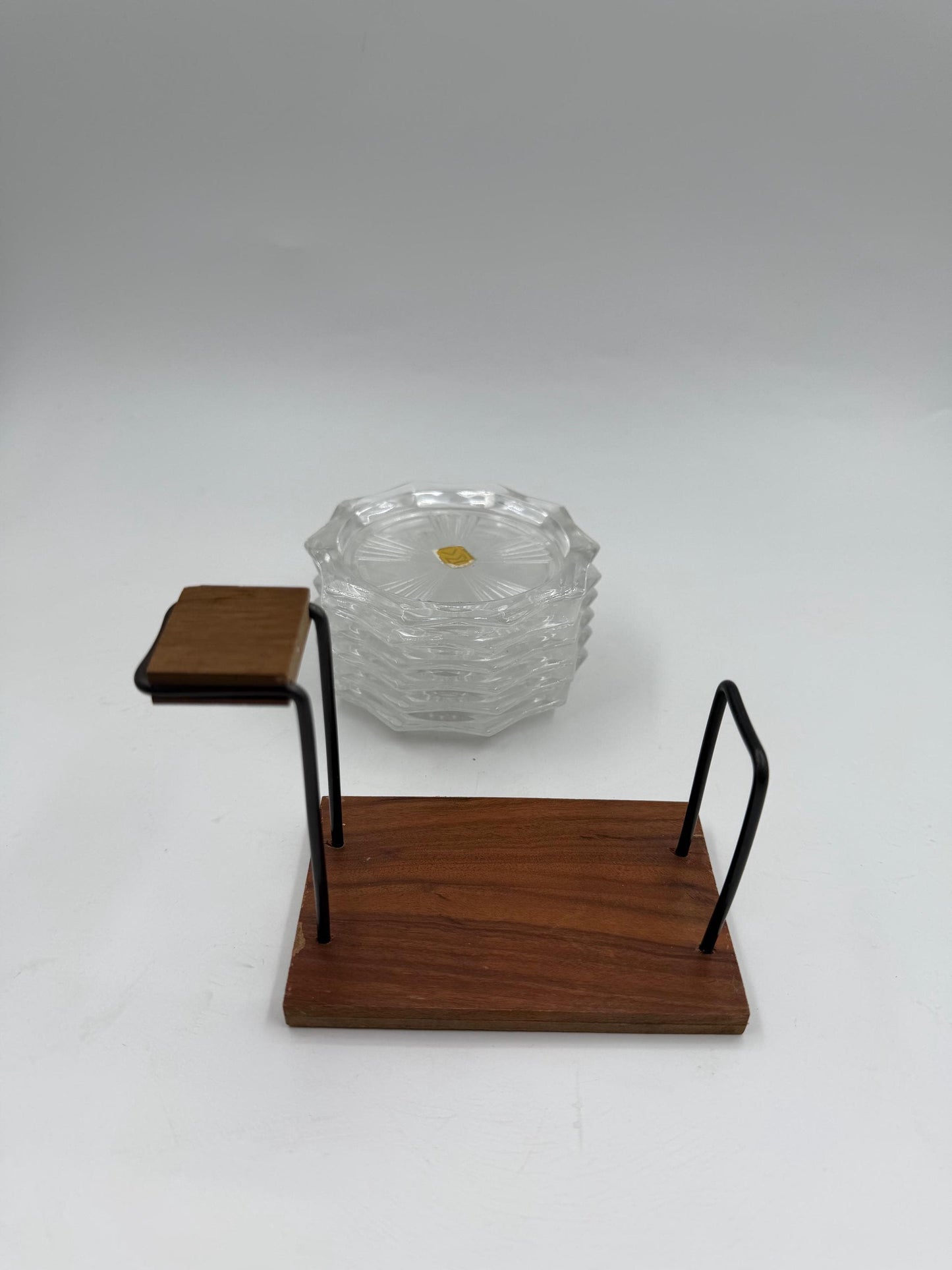 Vintage Untersetzer Set aus Bleikristall mit Holz Draht Gestell, stapelbar, klar dunkel
