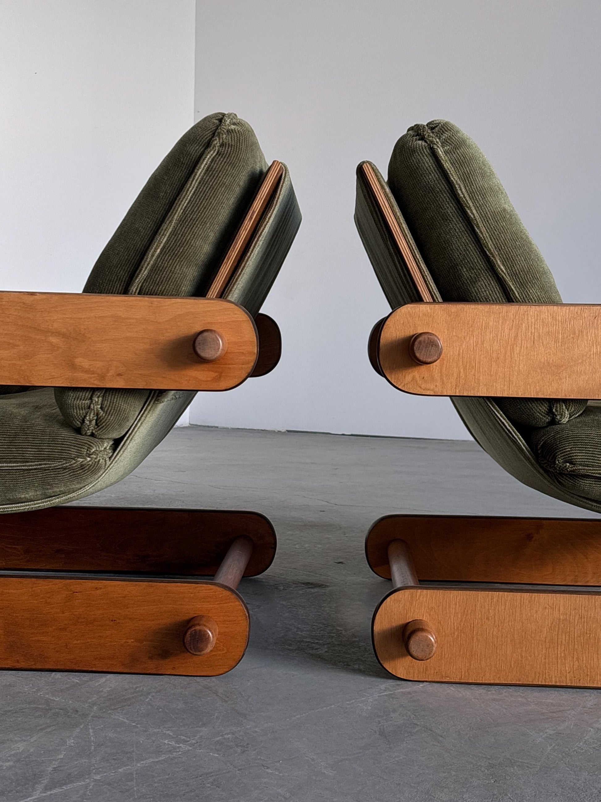 Vintage Set von 2 Freischwinger Lounge Sessel Olivgrün Sperrholz Vintage Zustand