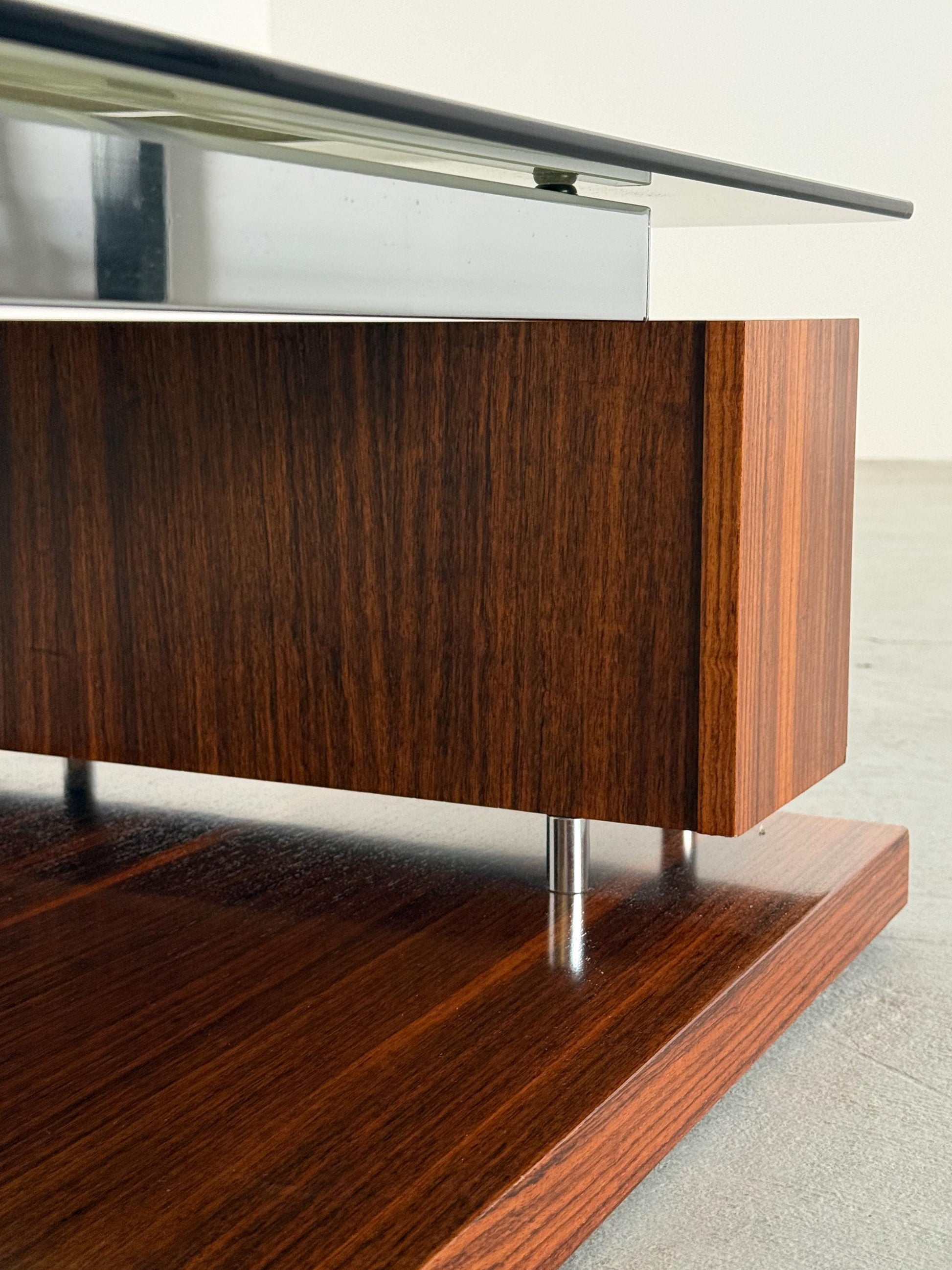 Vintage Couchtisch Rauchglas Chrom Holzfurnier, Italien, 1970er