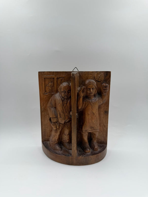 Vintage Wandrelief Holz-Schnitzbild handgefertigt figürliche Szene mit 2 Personen