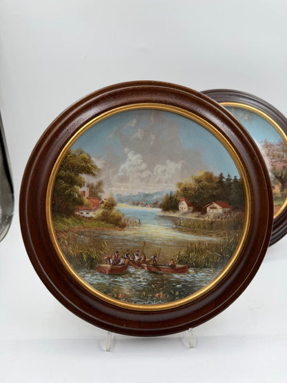 Vintage Sammelteller Set von 2 Lückels idyllisches Dorfleben von Christian Lückel für Seltmann Weiden mit Van Hygan und Smythe Rahmen