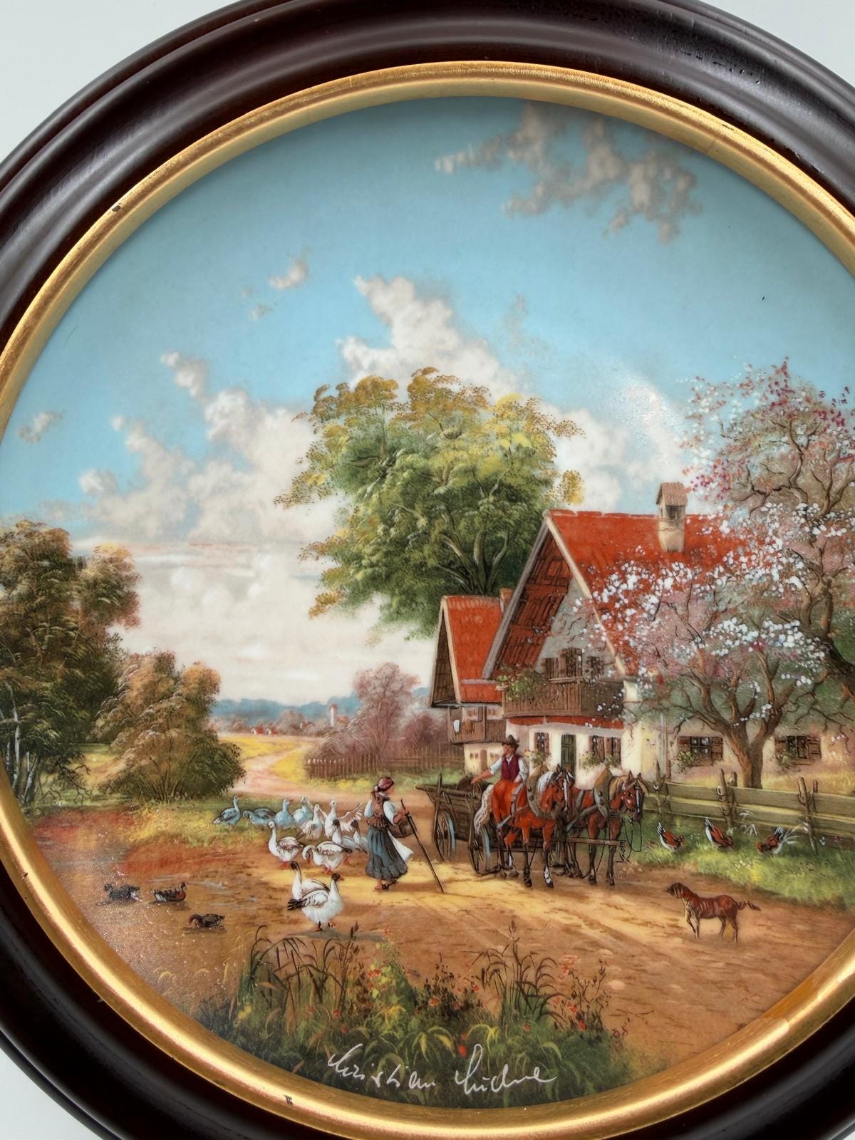 Vintage Sammelteller Set von 2 Lückels idyllisches Dorfleben von Christian Lückel für Seltmann Weiden mit Van Hygan und Smythe Rahmen