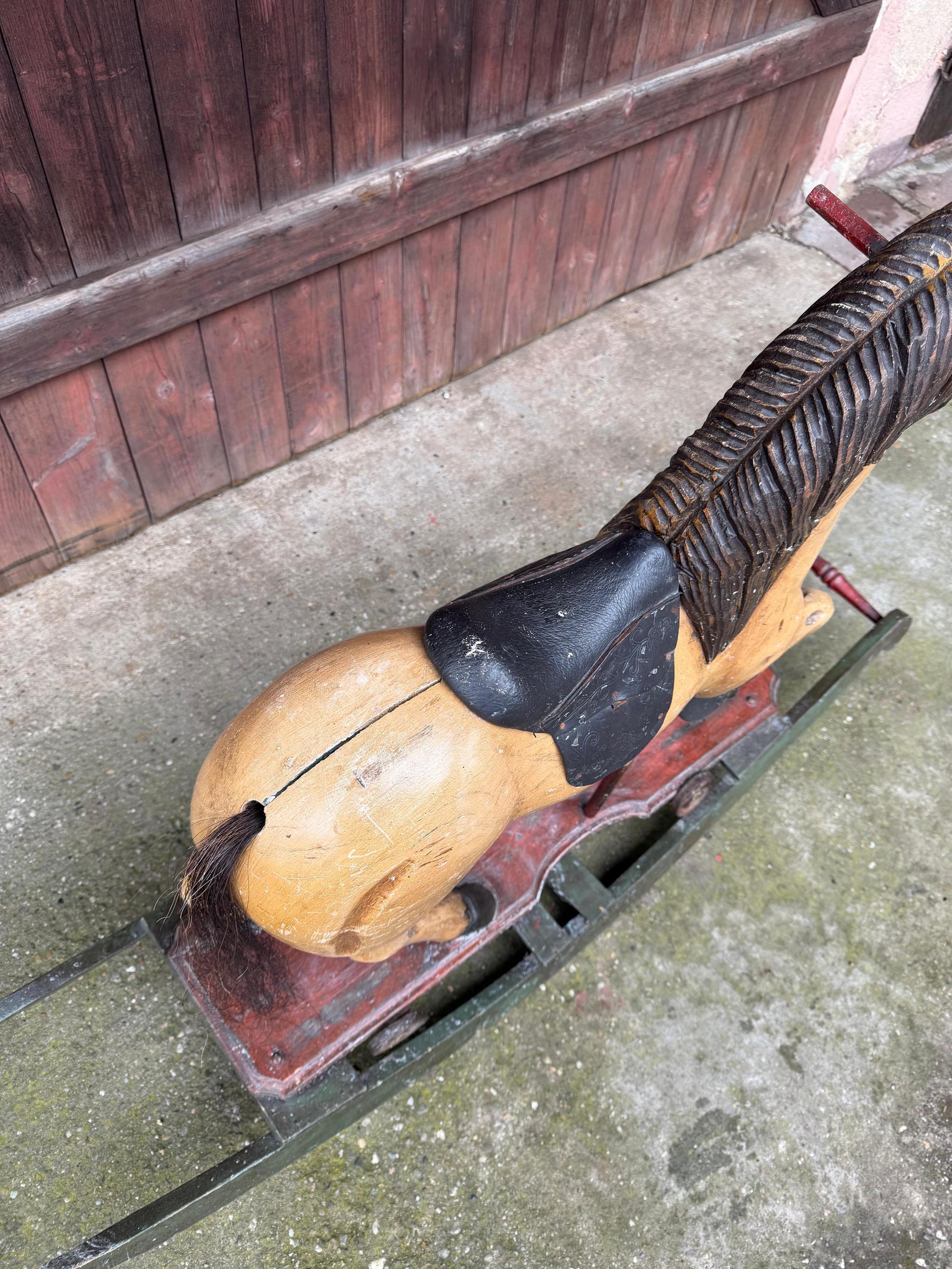 Vintage Schaukelpferd dunkelgrün Holz Echthaar Schwanz Dekoration