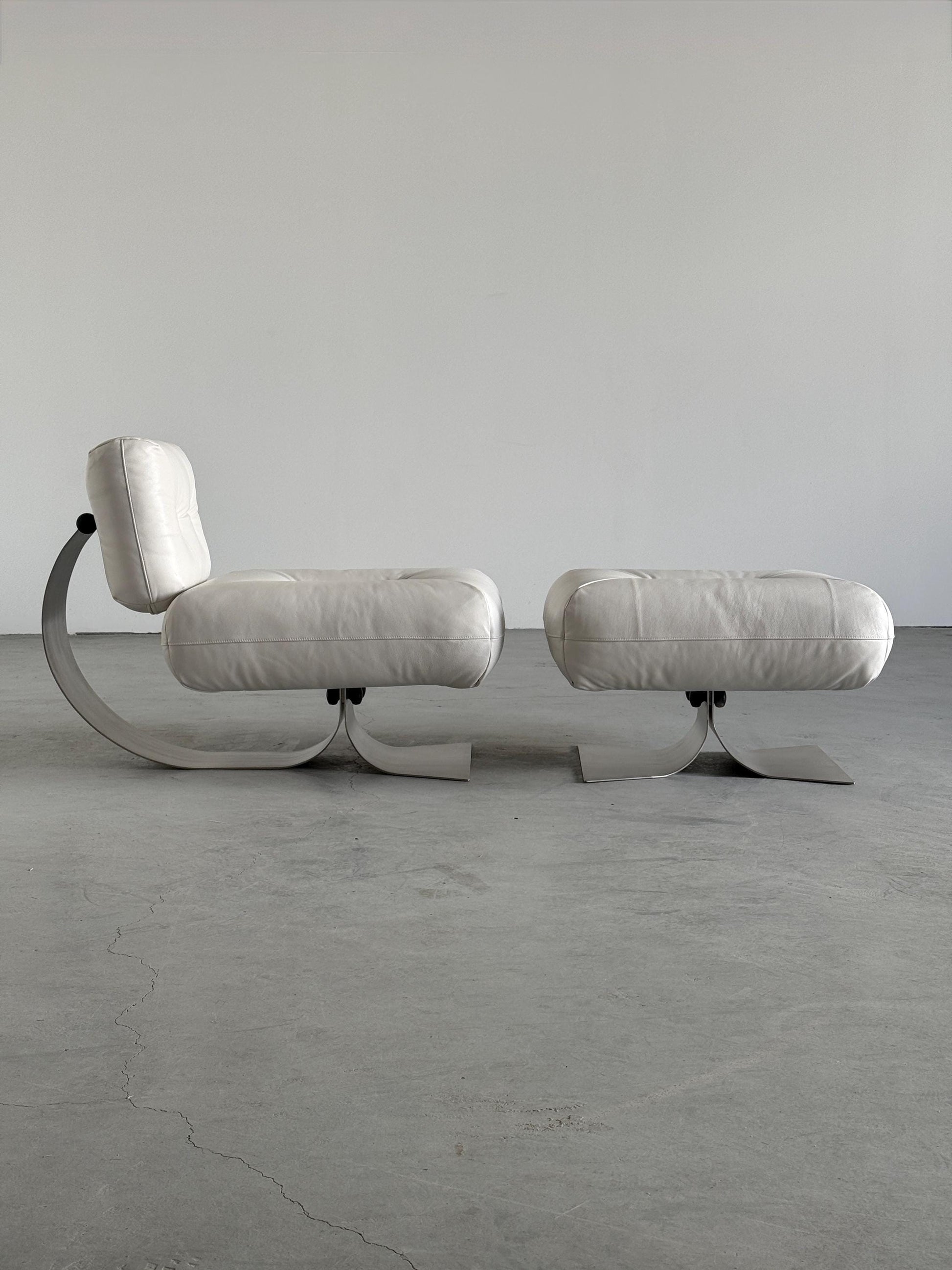 Vintage Lounge Chair Alta von Oscar Niemeyer für Mobilier International, Weißes Leder