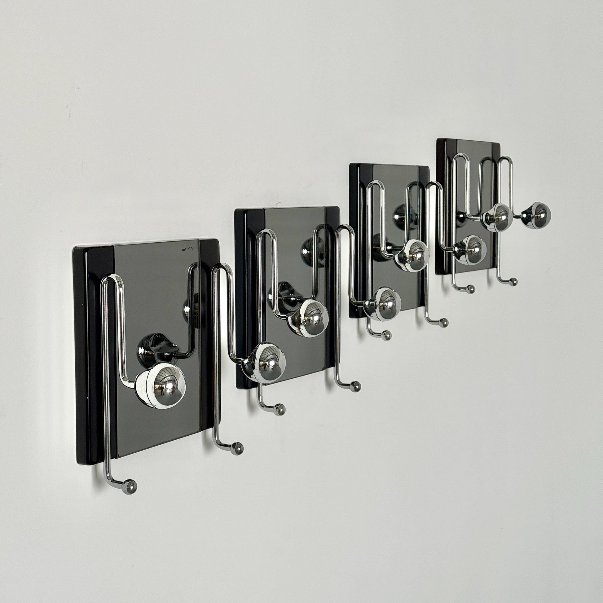 Vintage Garderobenhaken Set von 4 von Willy Rizzo für Rizzo Rauchspiegel Wandmontage