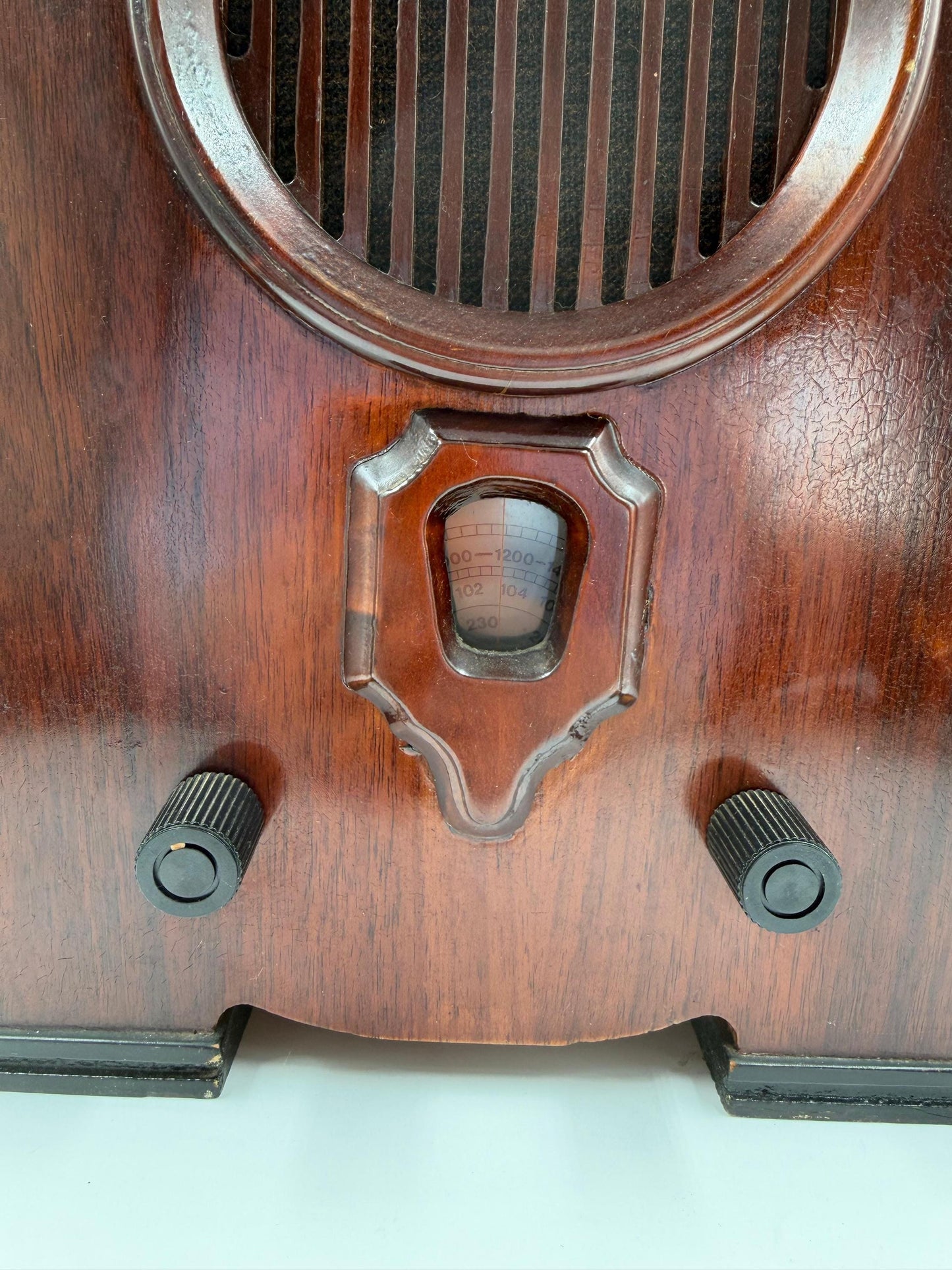 Vintage Röhrenradio Originalzustand voll funktionstüchtig Echtholz-Gehäuse