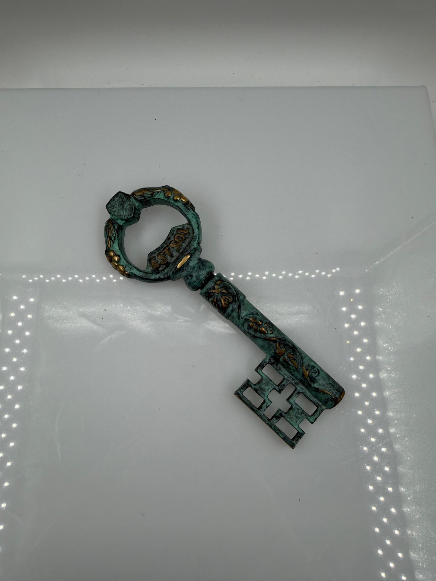 Vintage Korkenzieher "EST SOL" in Schlüsselform mit Grünspan-Patina