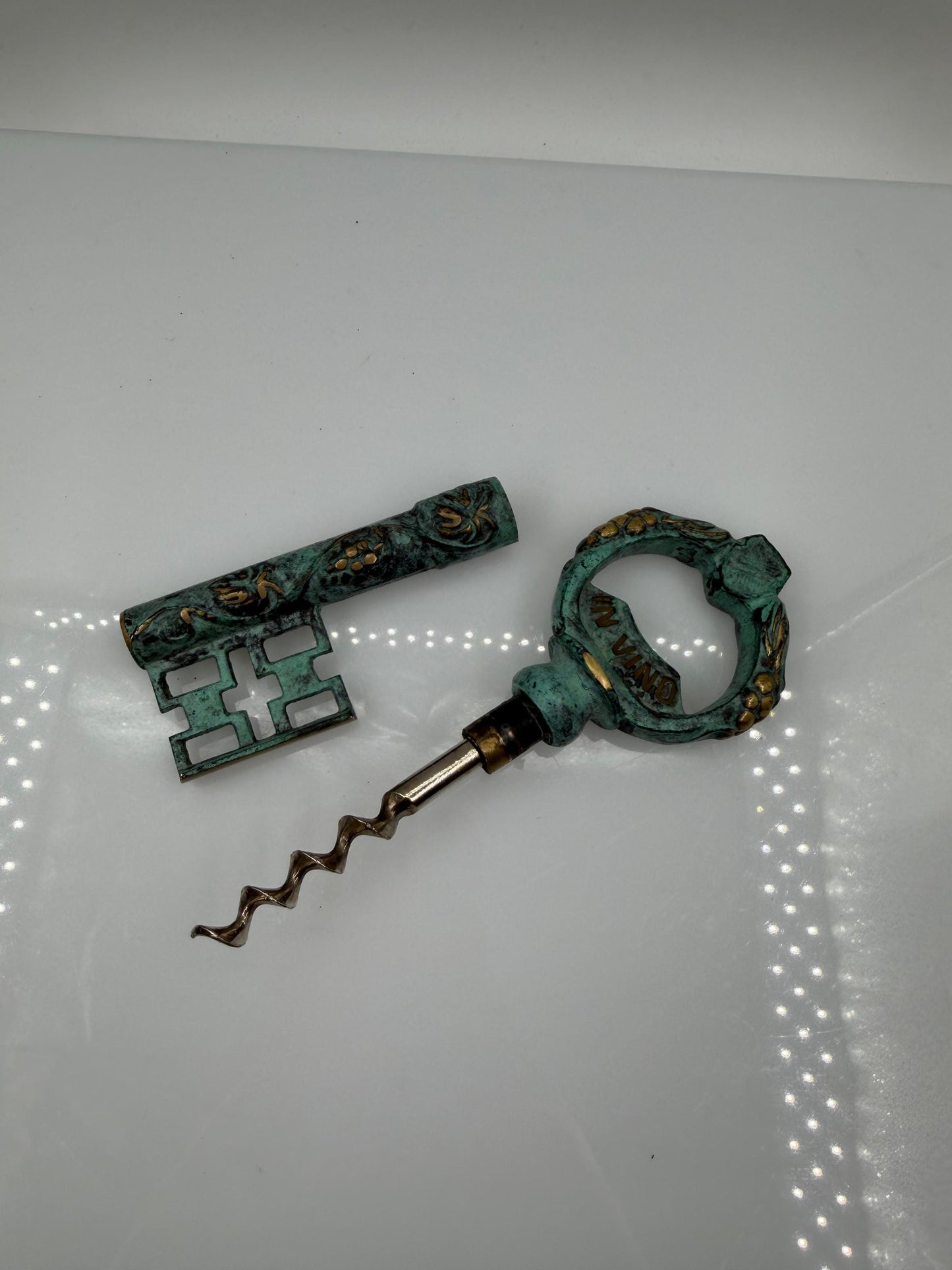 Vintage Korkenzieher "EST SOL" in Schlüsselform mit Grünspan-Patina