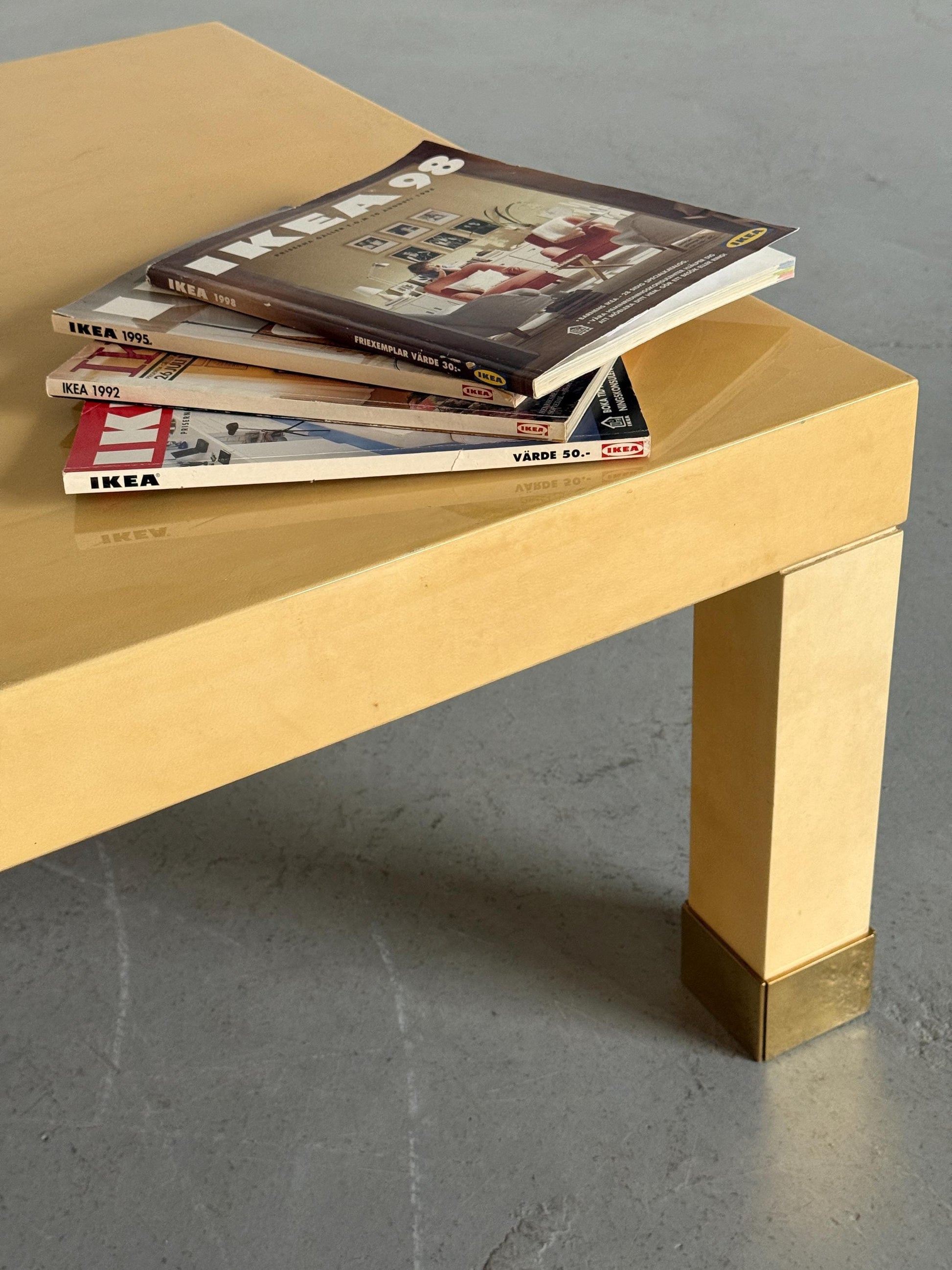 Vintage Couchtisch Frankreich mit Messingdetails