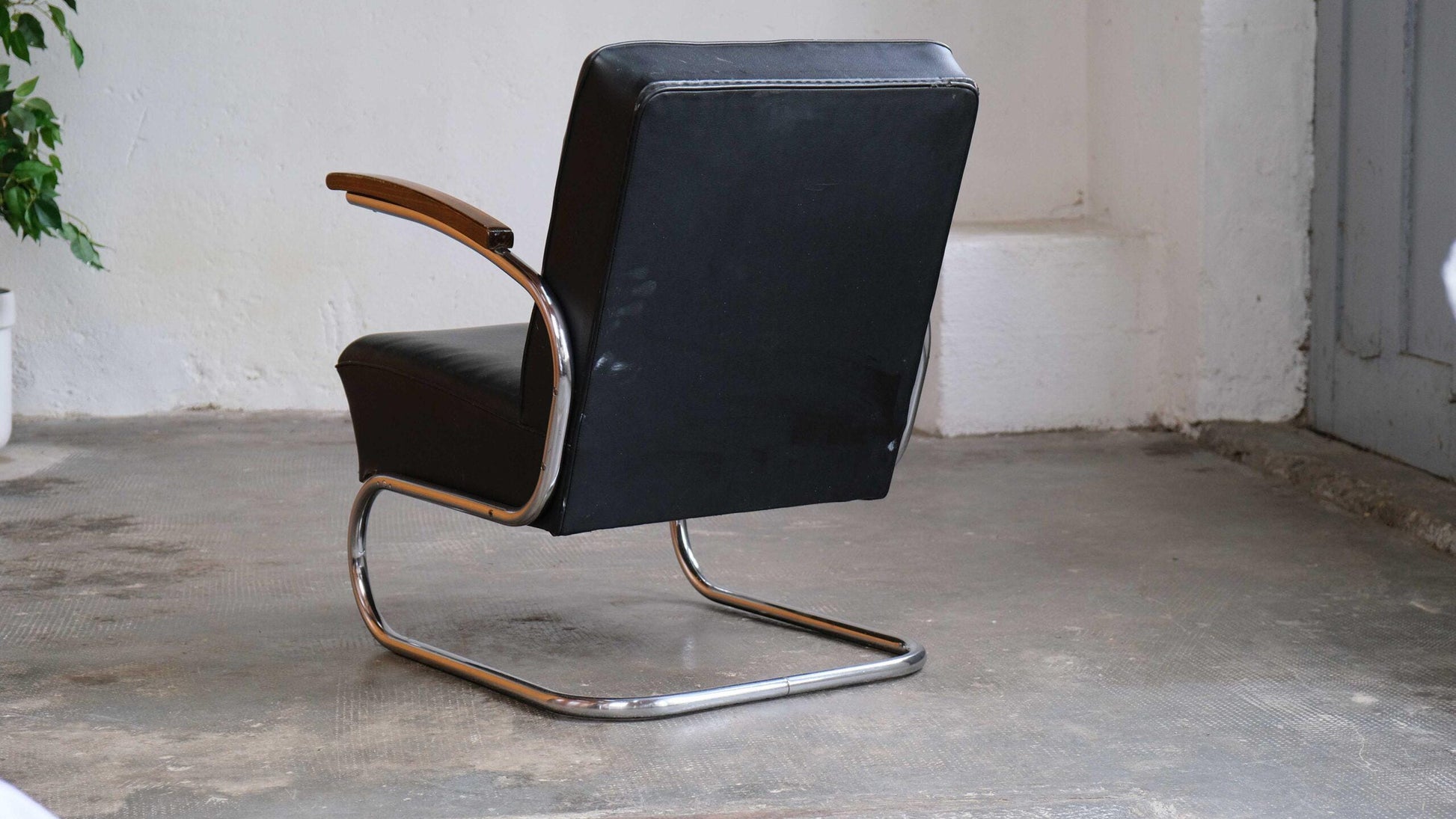 Vintage Sessel "S 411" von Thonet in Schwarz