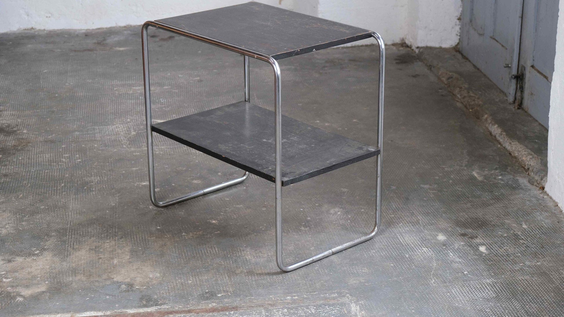 Vintage Bauhaus Regal mit verchromtem Stahlrohrgestell