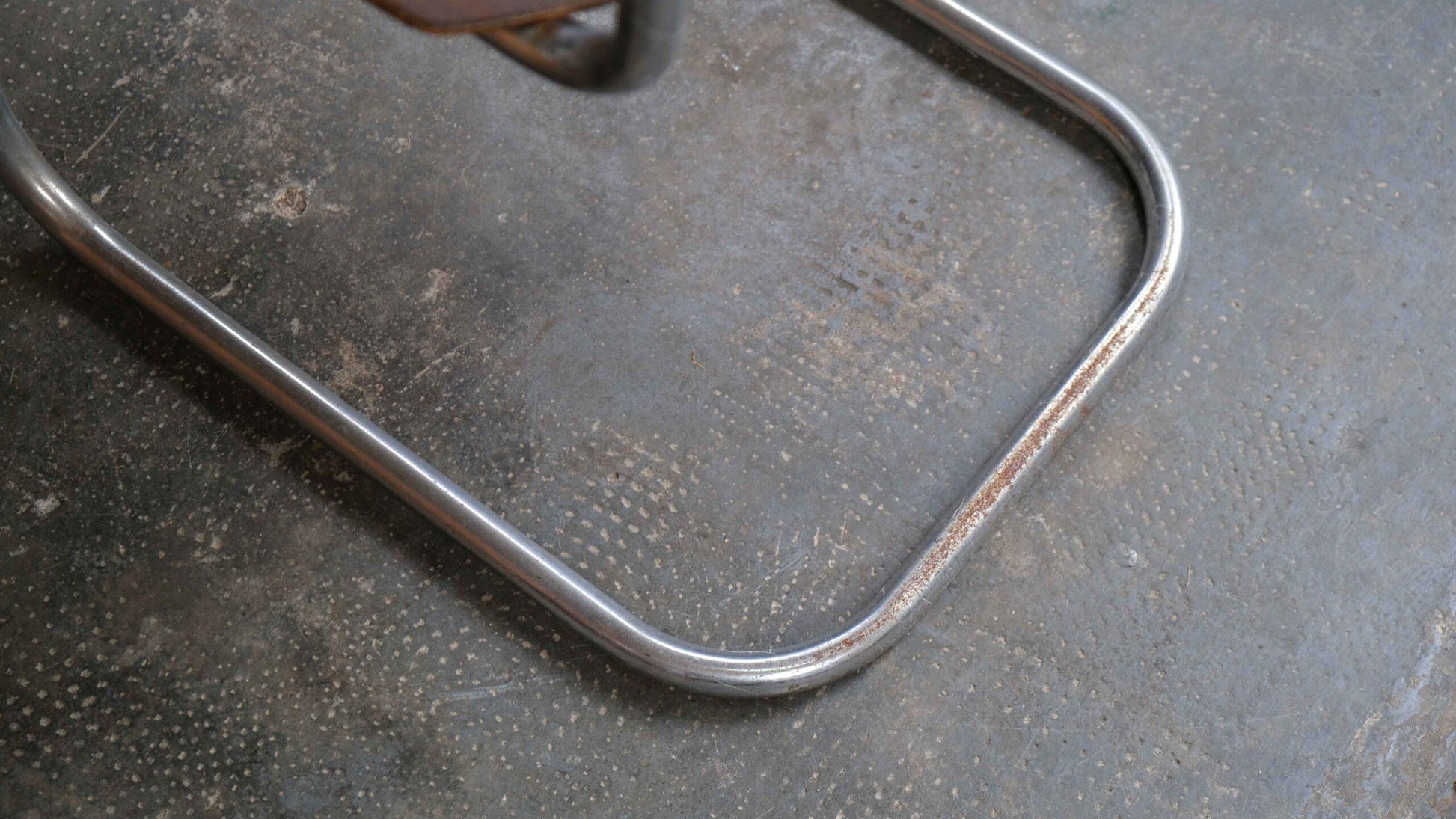 Vintage Bauhaus Sitzgruppe mit verlängerbarem Esstisch und vier Freischwinger Stühlen