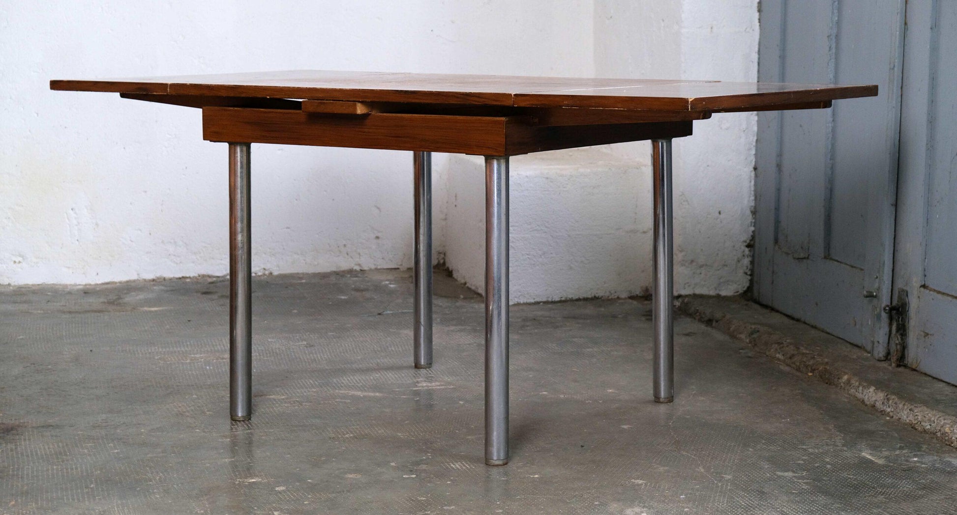 Vintage Bauhaus Sitzgruppe mit verlängerbarem Esstisch und vier Freischwinger Stühlen