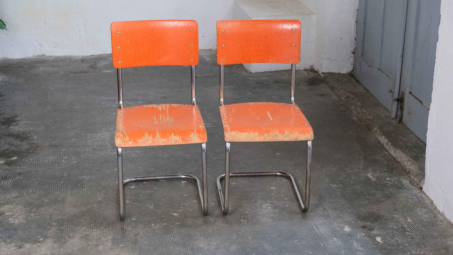Vintage Freischwinger von Vichr in Orange
