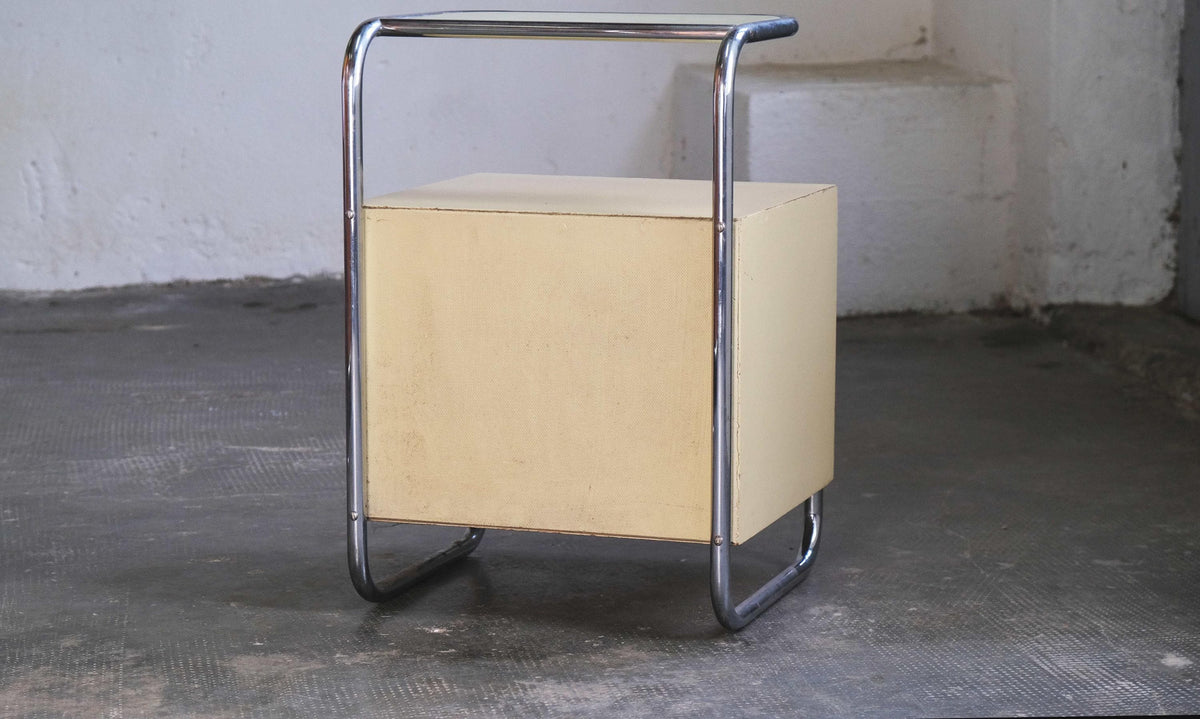 Vintage Nachttisch im Bauhaus Stil mit Glasplatte in cremeweiß