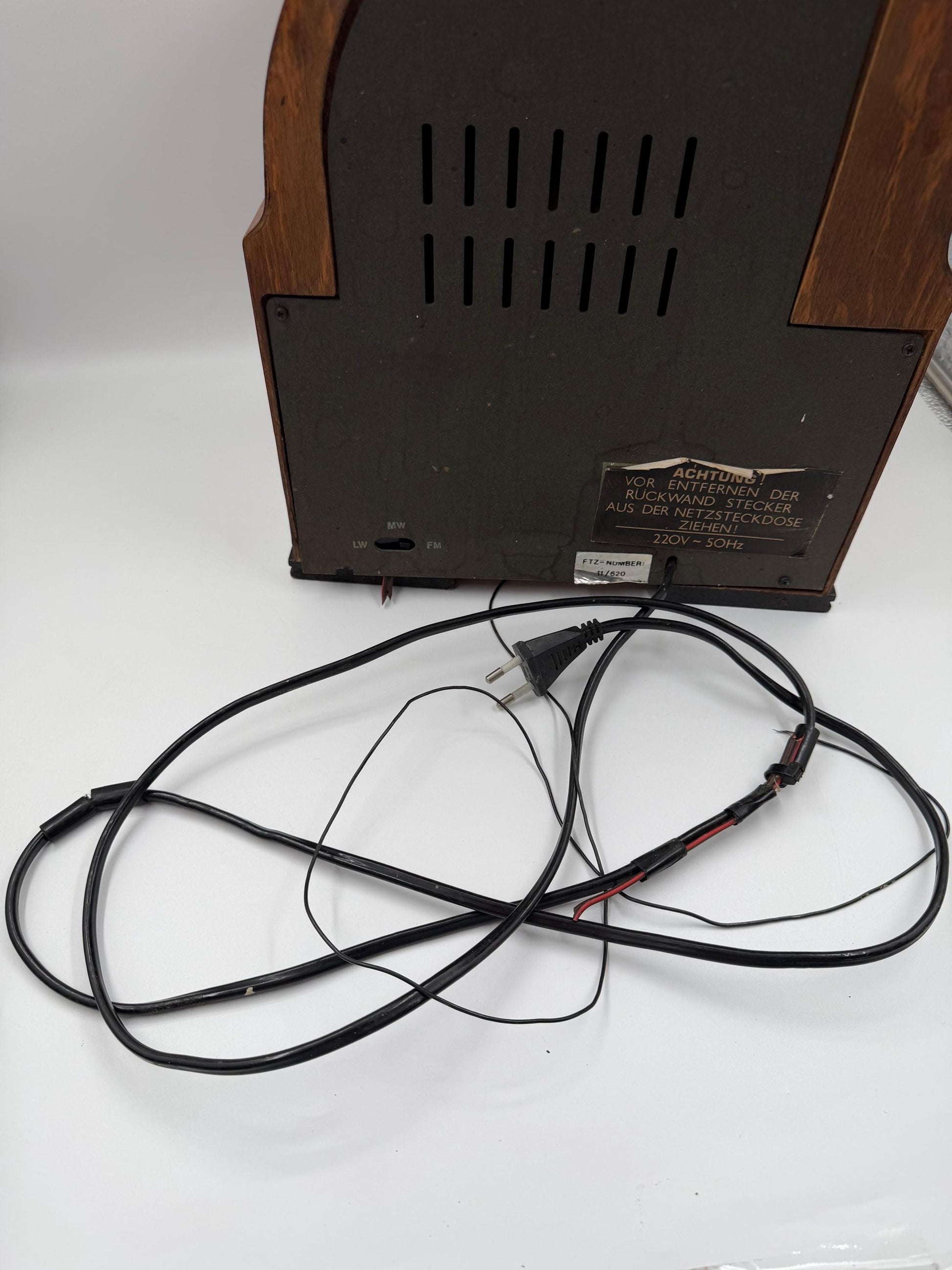 Vintage Röhrenradio Originalzustand voll funktionstüchtig Echtholz-Gehäuse