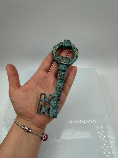 Vintage Korkenzieher "EST SOL" in Schlüsselform mit Grünspan-Patina