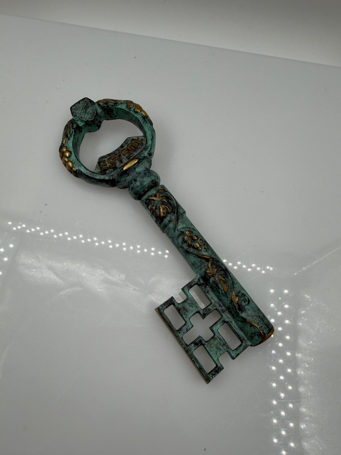 Vintage Korkenzieher "EST SOL" in Schlüsselform mit Grünspan-Patina