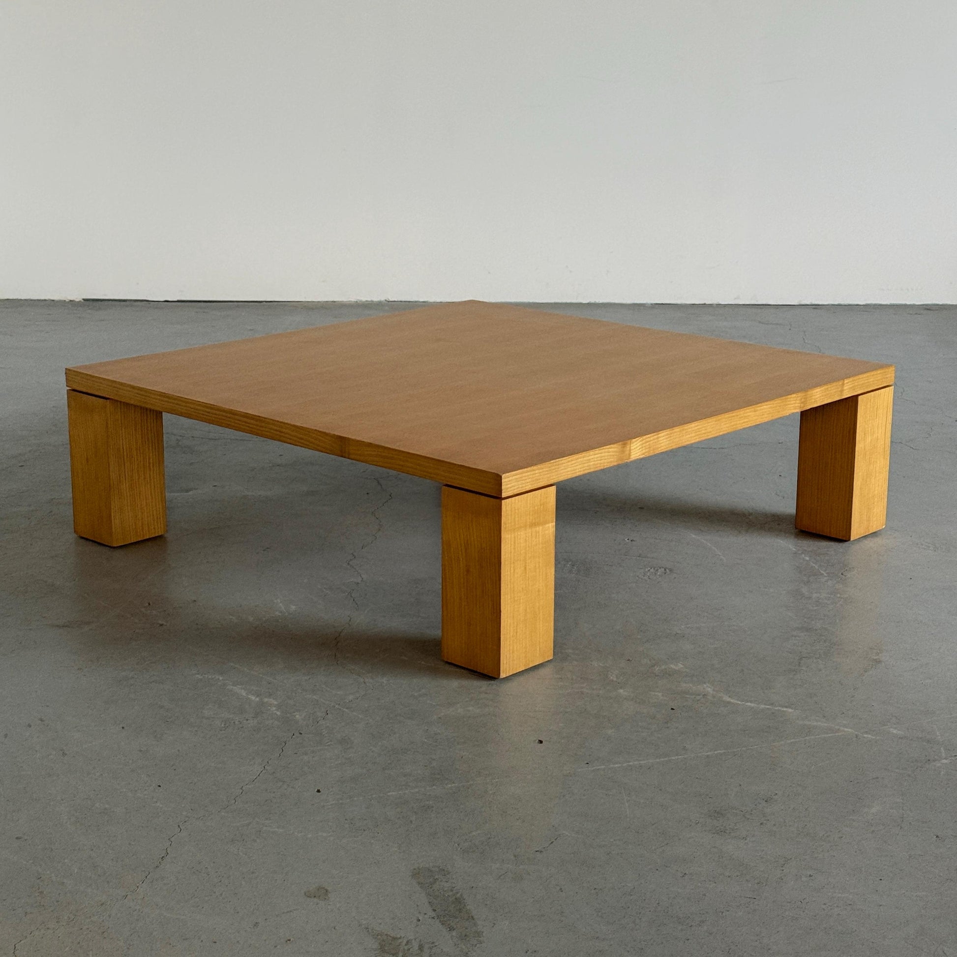Vintage Couchtisch aus weißem Eichenfurnier, architektonisch