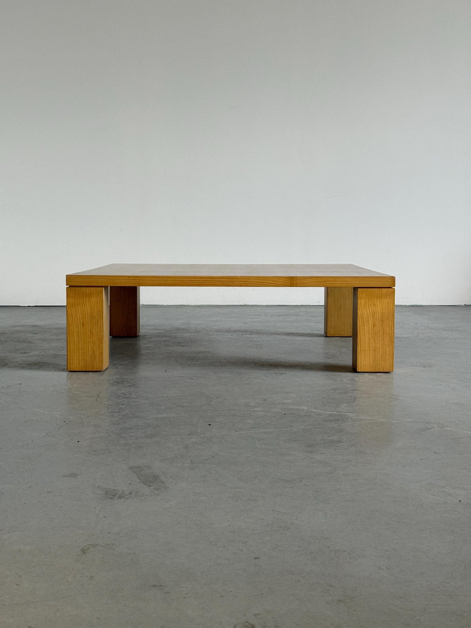 Vintage Couchtisch aus weißem Eichenfurnier, architektonisch