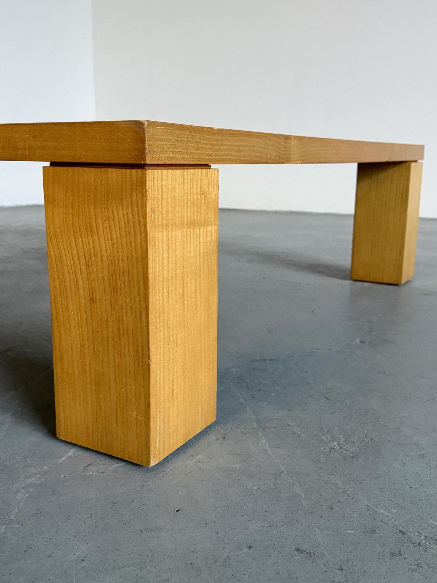 Vintage Couchtisch aus weißem Eichenfurnier, architektonisch
