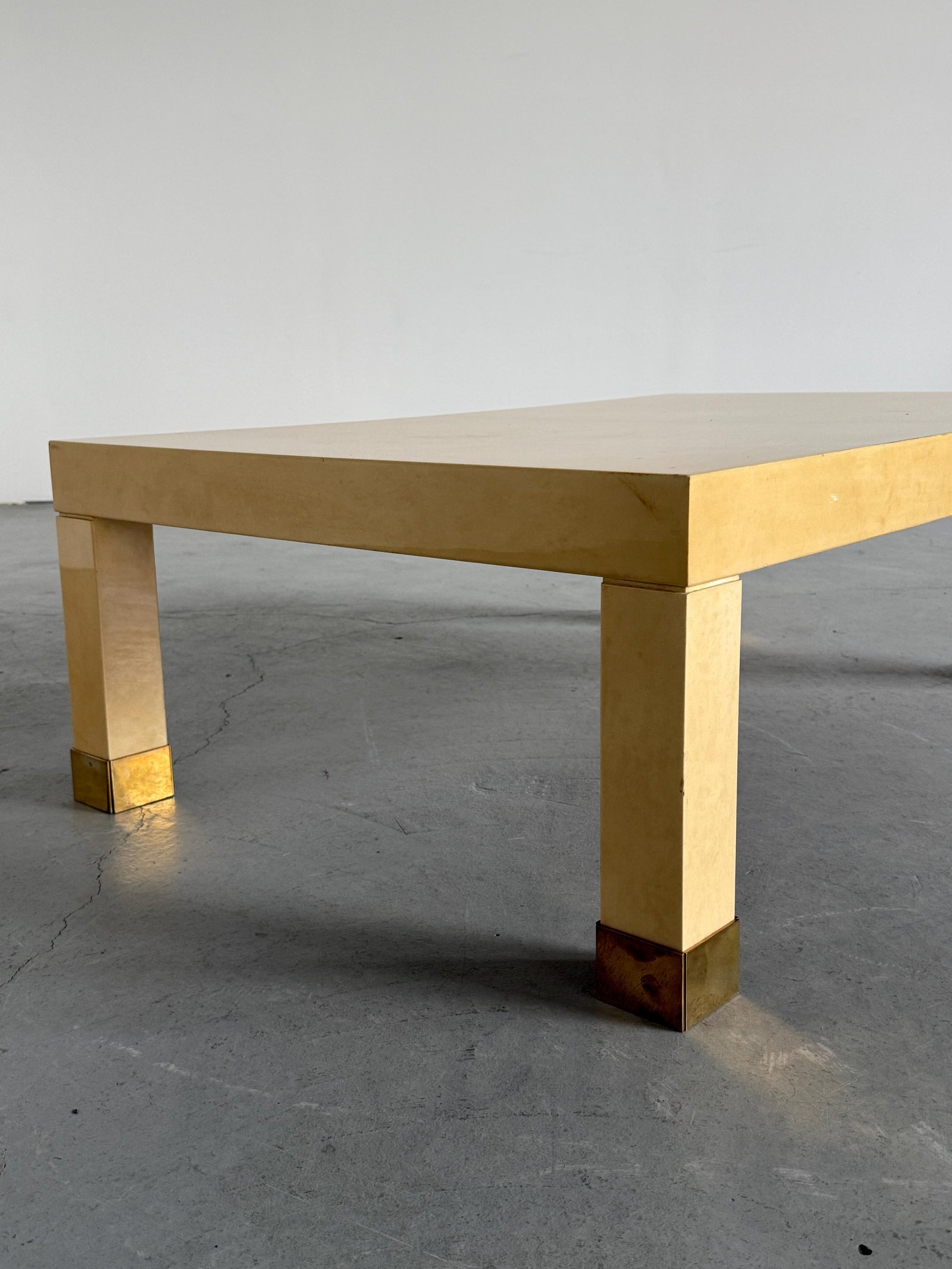 Vintage Couchtisch Frankreich mit Messingdetails