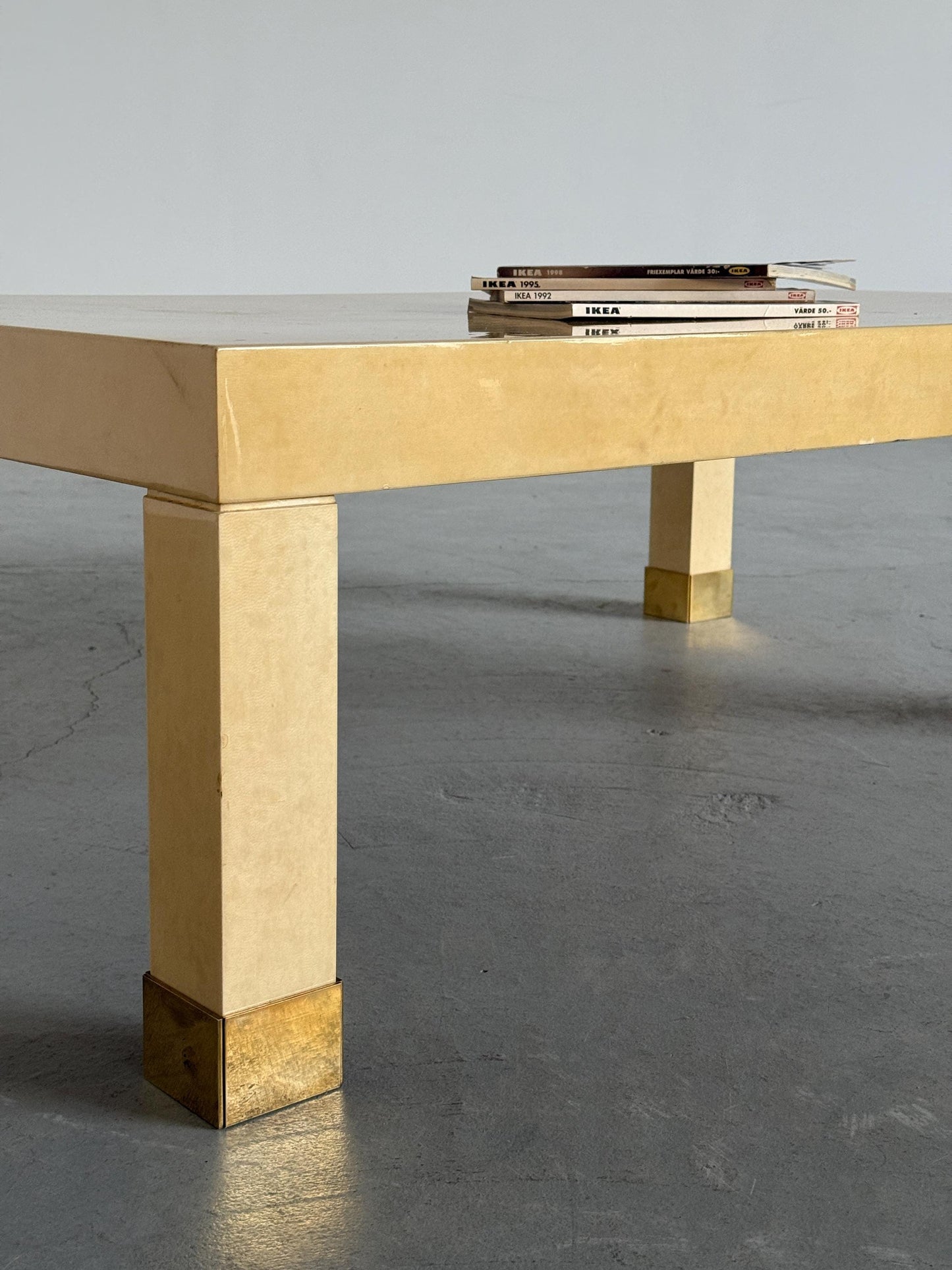 Vintage Couchtisch Frankreich mit Messingdetails