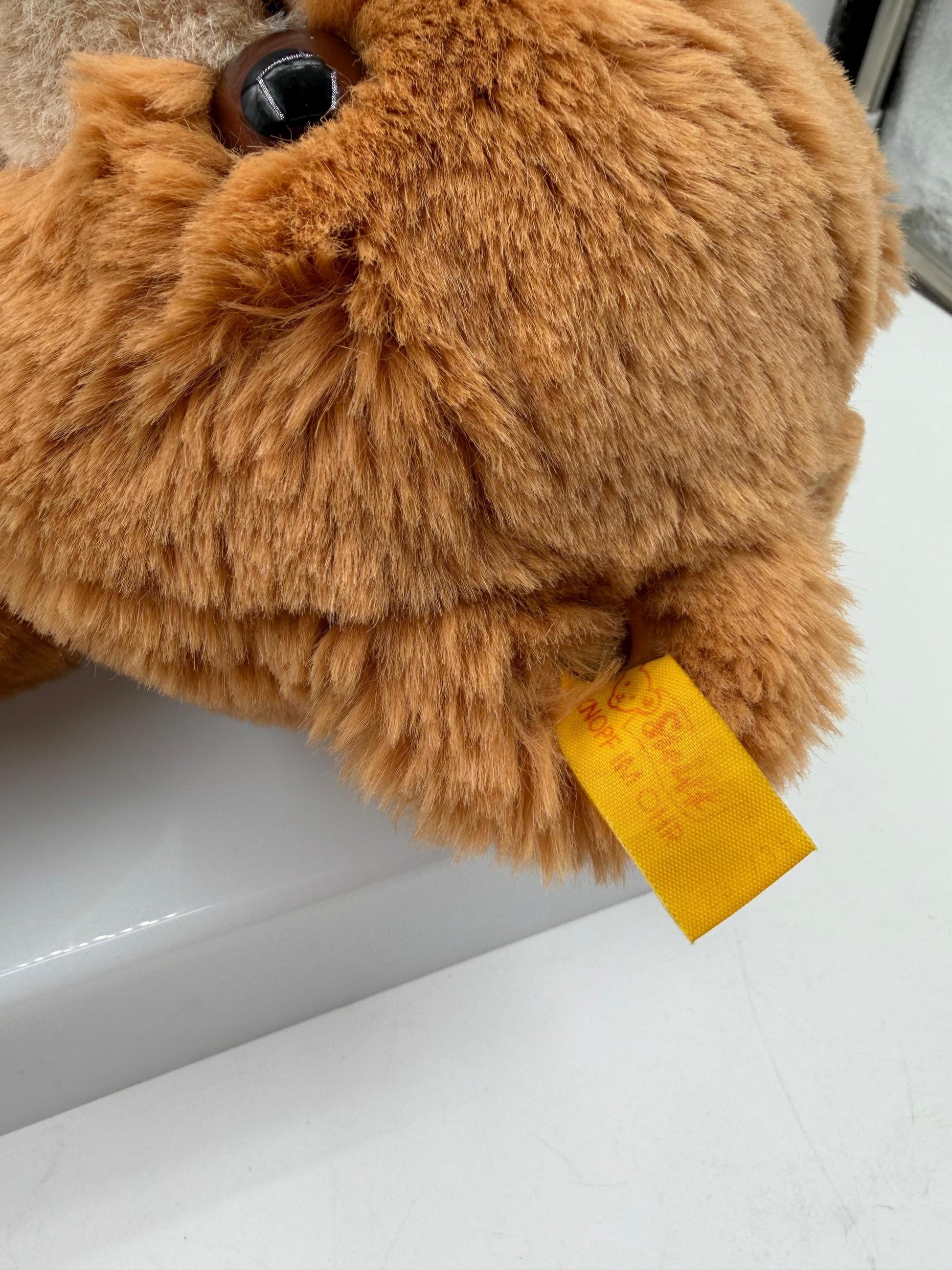 Vintage Steiff Teddybär in Goldbraun mit "Knopf im Ohr" und gelbem Fähnchen